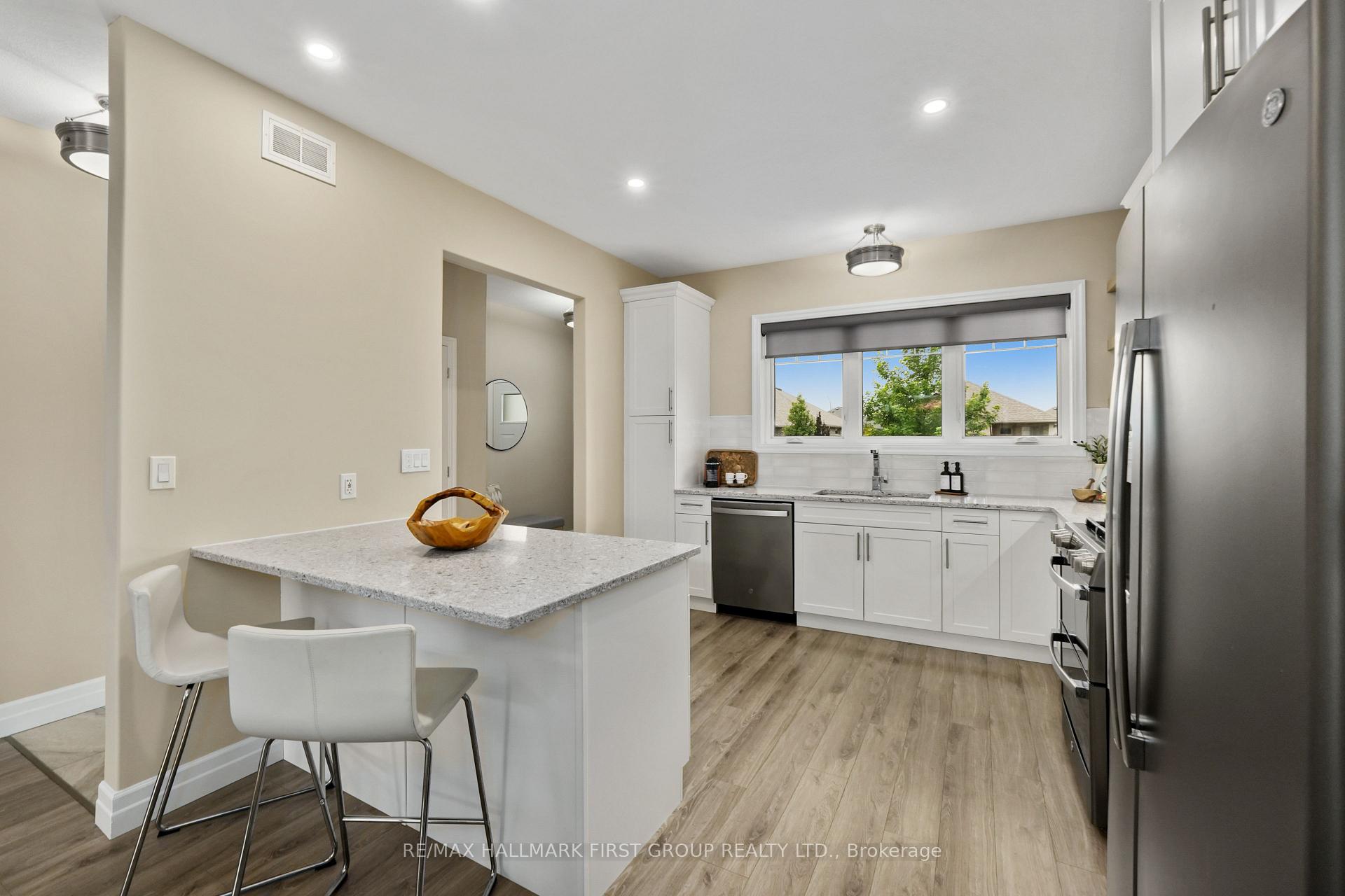Photo 11 of 31 Mercedes Drive, Belleville, Belleville Ward — HOMEH