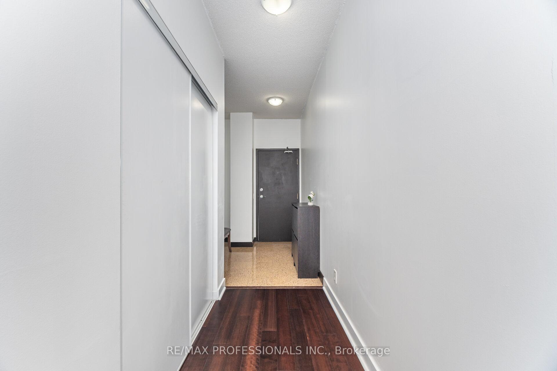 Photo 5 of Unit 3303, 361 Front Street W, Toronto, Waterfront Communities — HOMEH