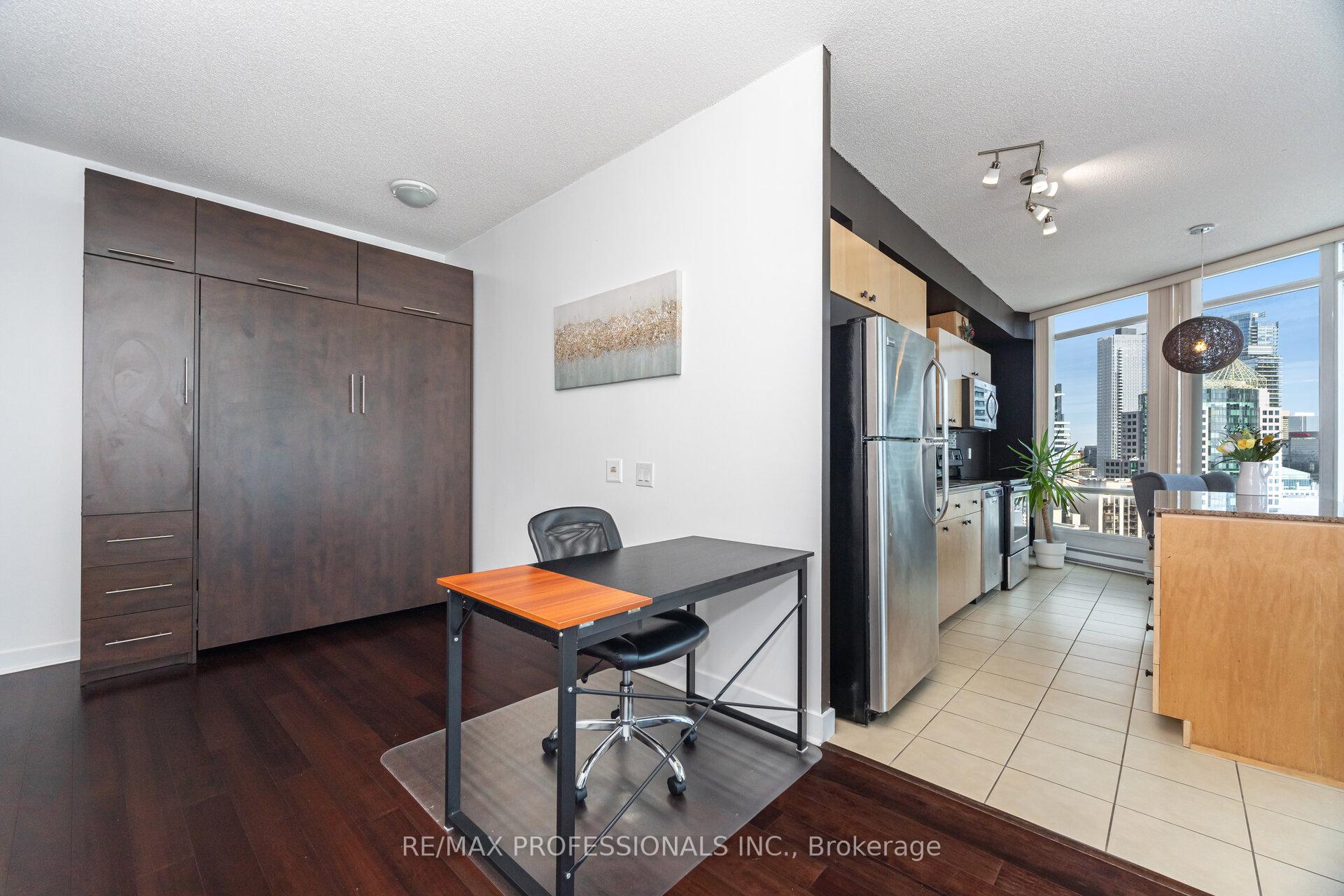 Photo 8 of Unit 3303, 361 Front Street W, Toronto, Waterfront Communities — HOMEH