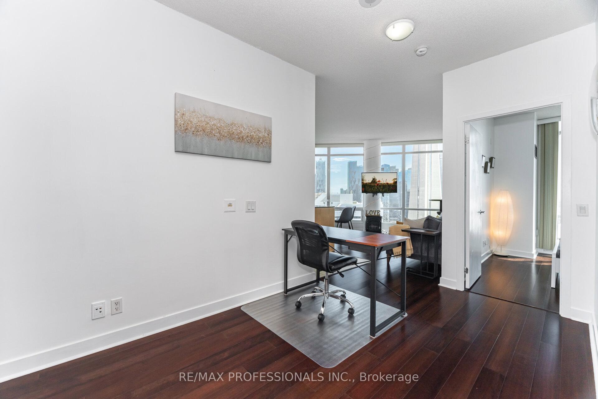 Photo 11 of Unit 3303, 361 Front Street W, Toronto, Waterfront Communities — HOMEH