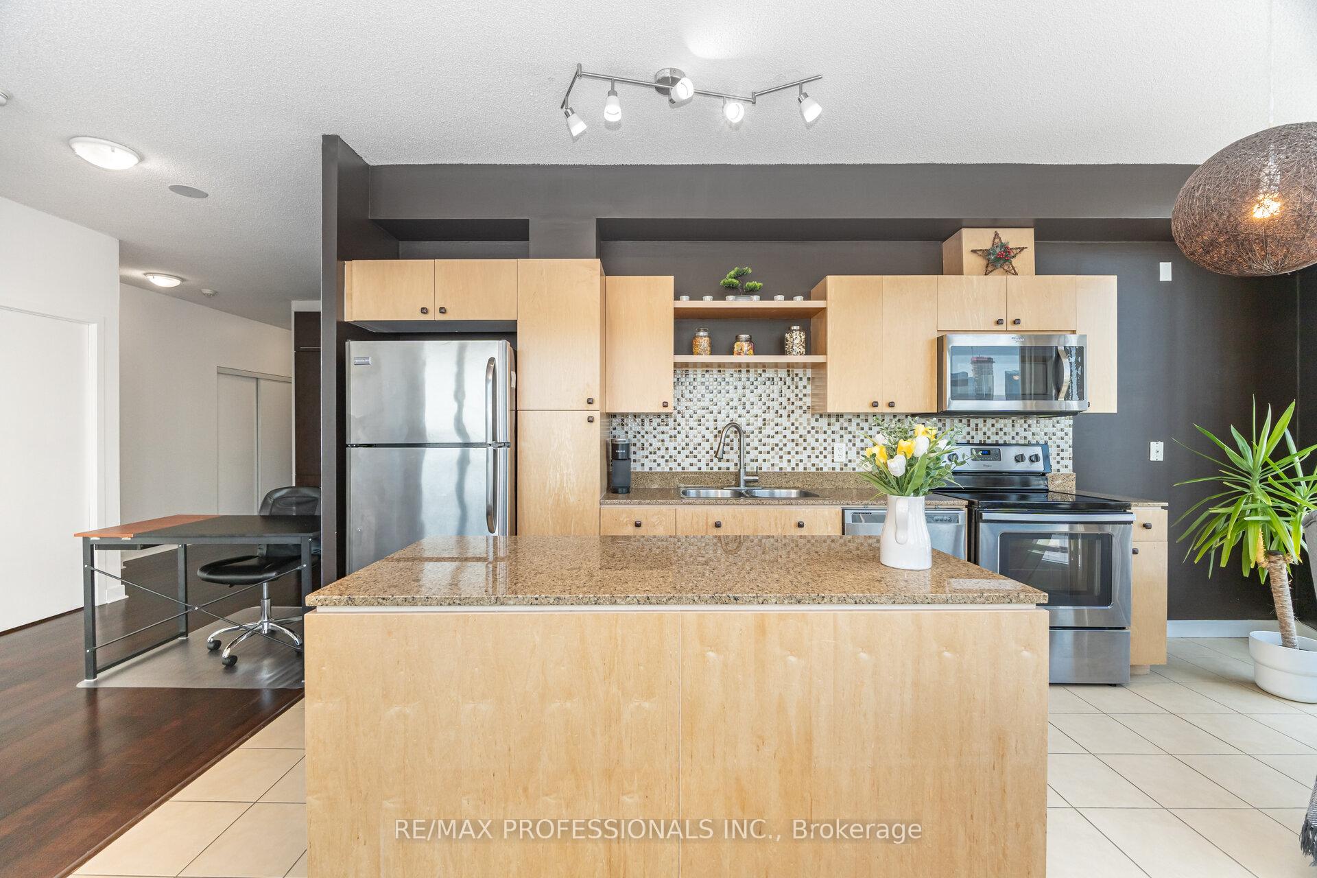 Photo 13 of Unit 3303, 361 Front Street W, Toronto, Waterfront Communities — HOMEH