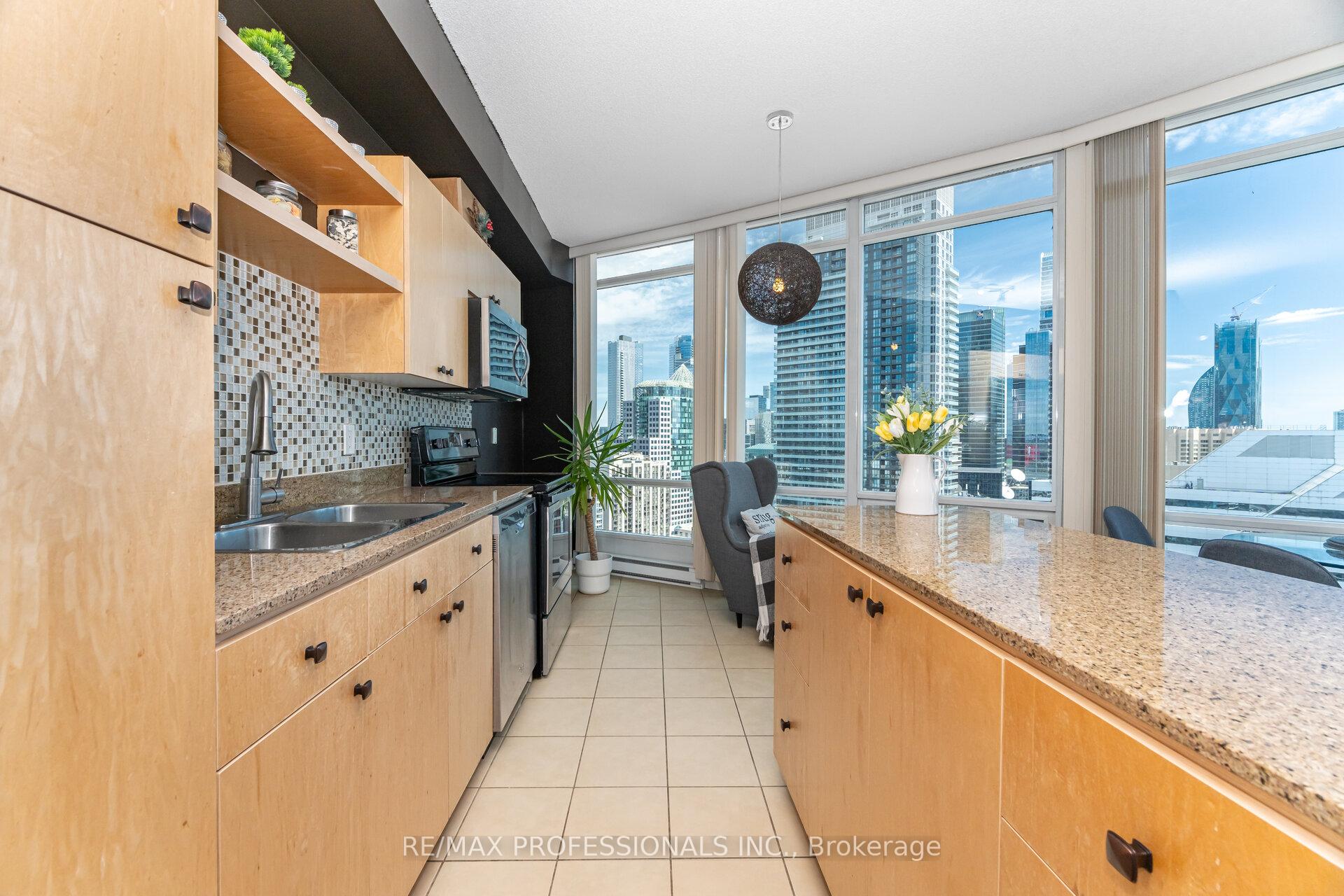 Photo 14 of Unit 3303, 361 Front Street W, Toronto, Waterfront Communities — HOMEH