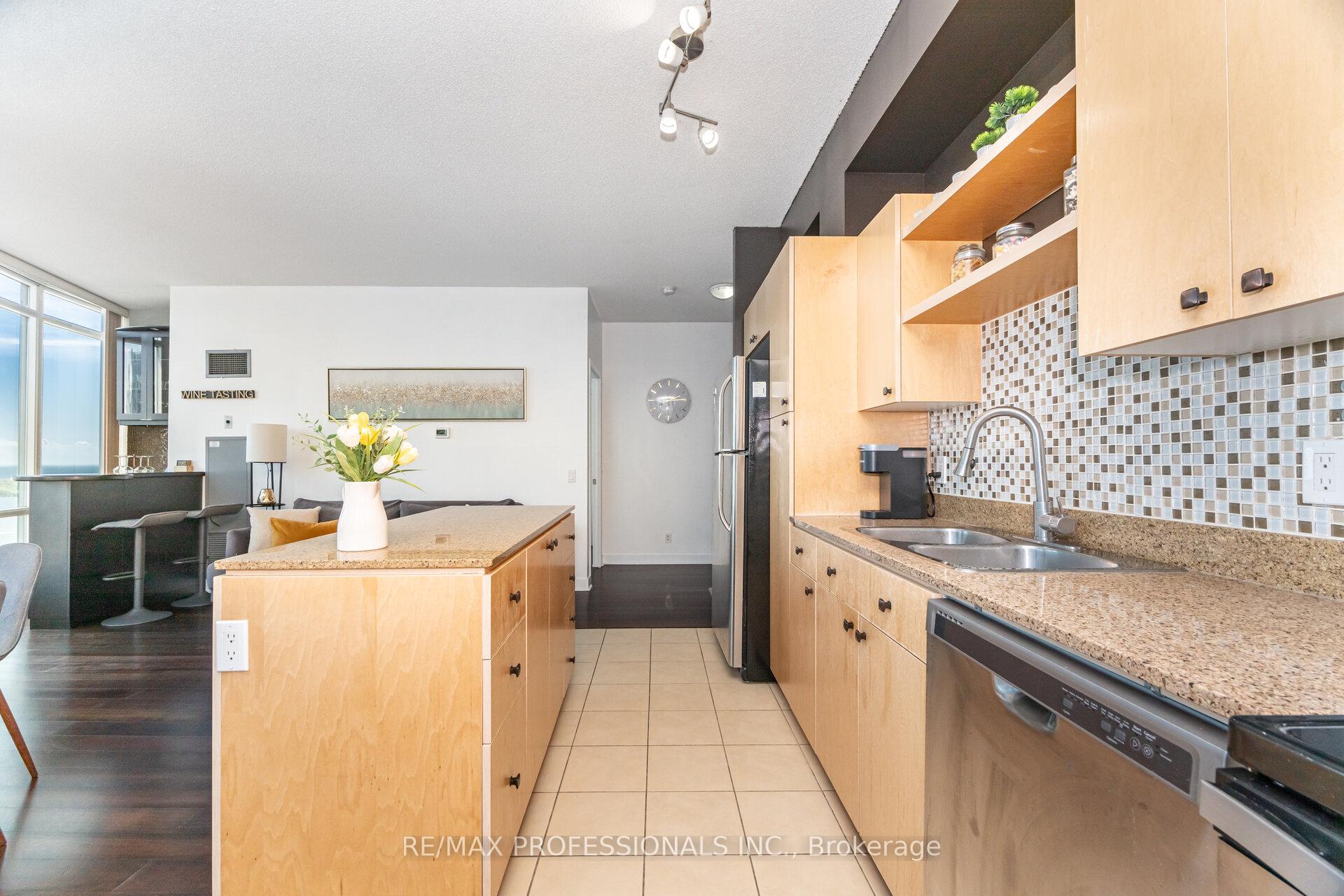 Photo 15 of Unit 3303, 361 Front Street W, Toronto, Waterfront Communities — HOMEH