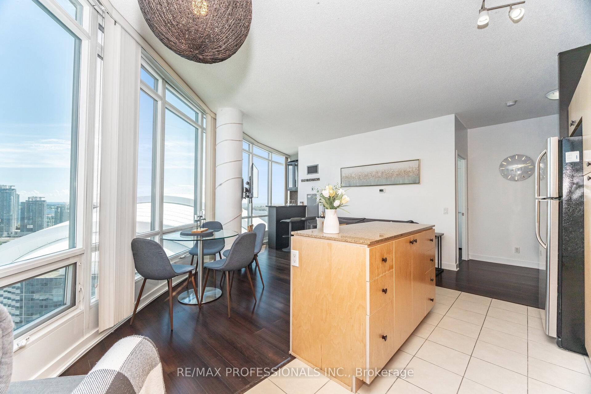 Photo 16 of Unit 3303, 361 Front Street W, Toronto, Waterfront Communities — HOMEH