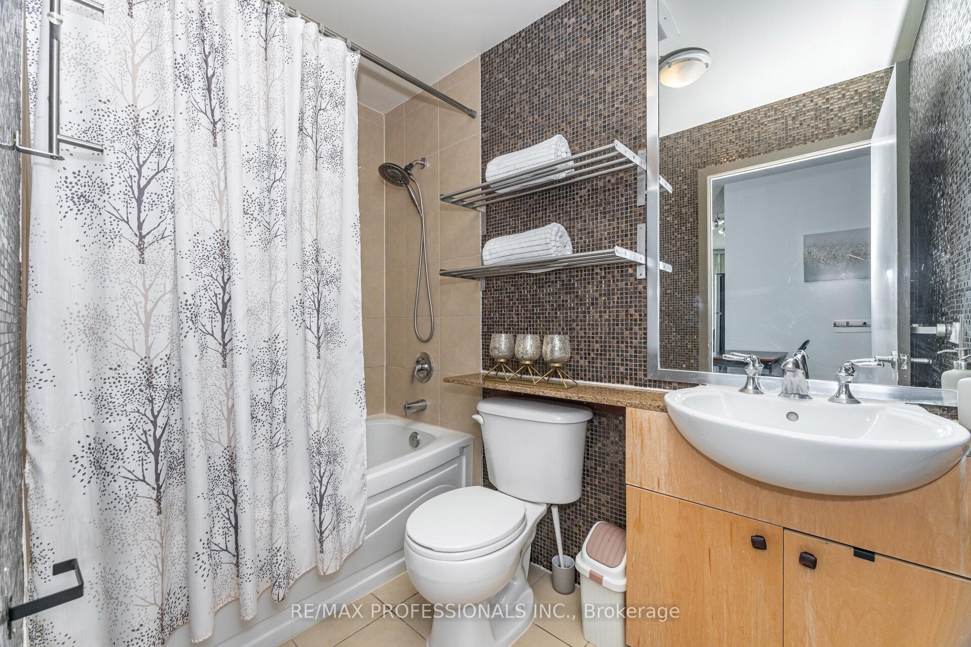 Photo 25 of Unit 3303, 361 Front Street W, Toronto, Waterfront Communities — HOMEH