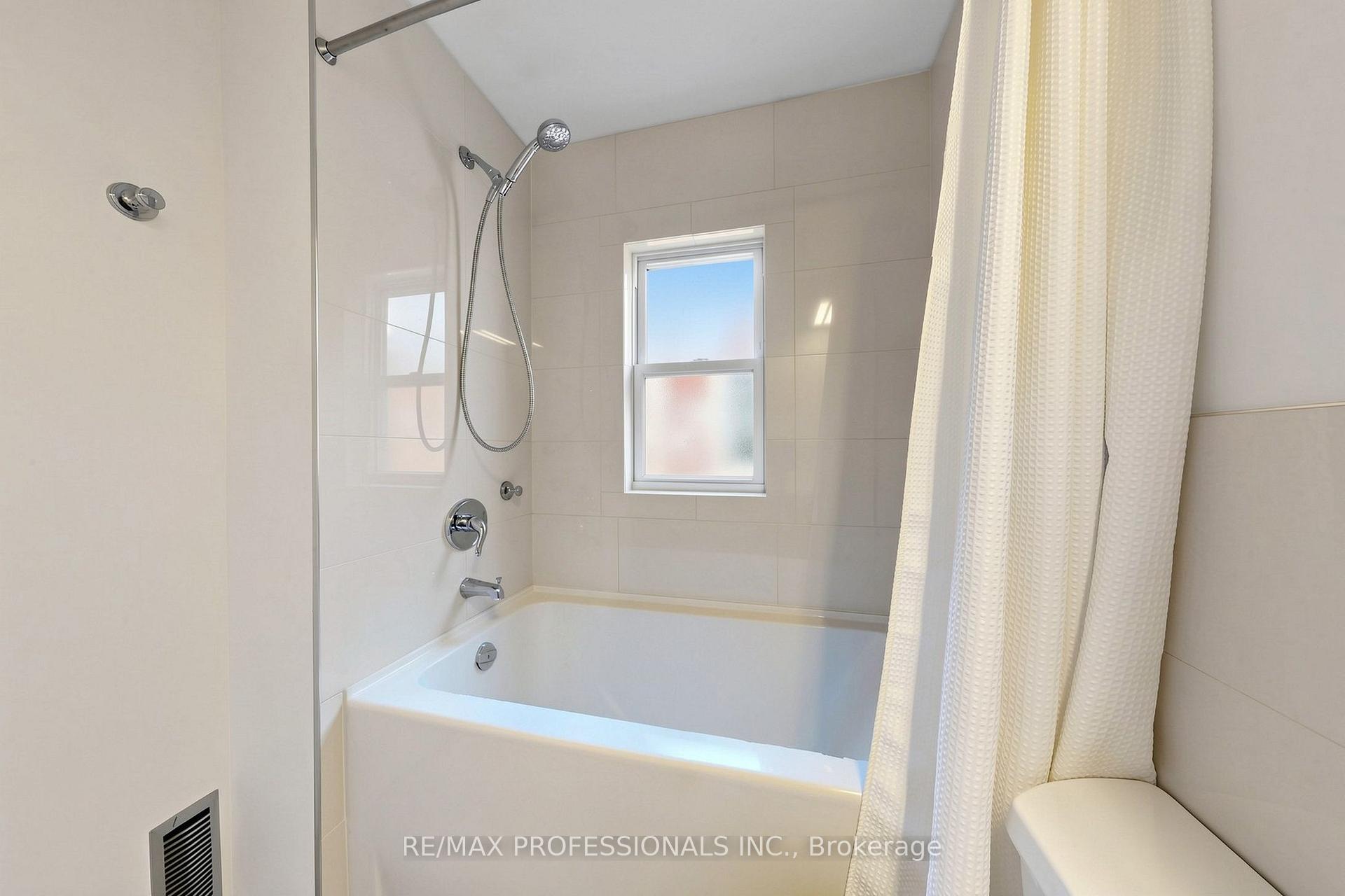 Photo 30 of 368 Howland Avenue, Toronto, Casa Loma — HOMEH