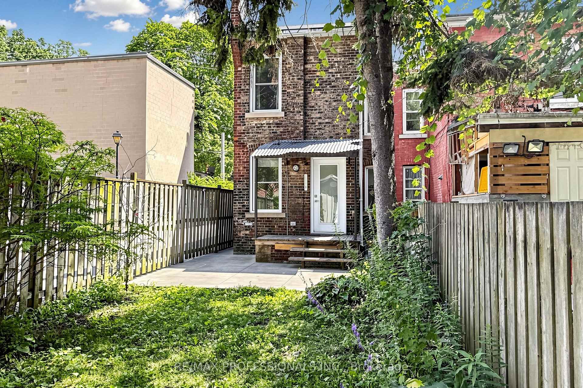 Photo 32 of 368 Howland Avenue, Toronto, Casa Loma — HOMEH
