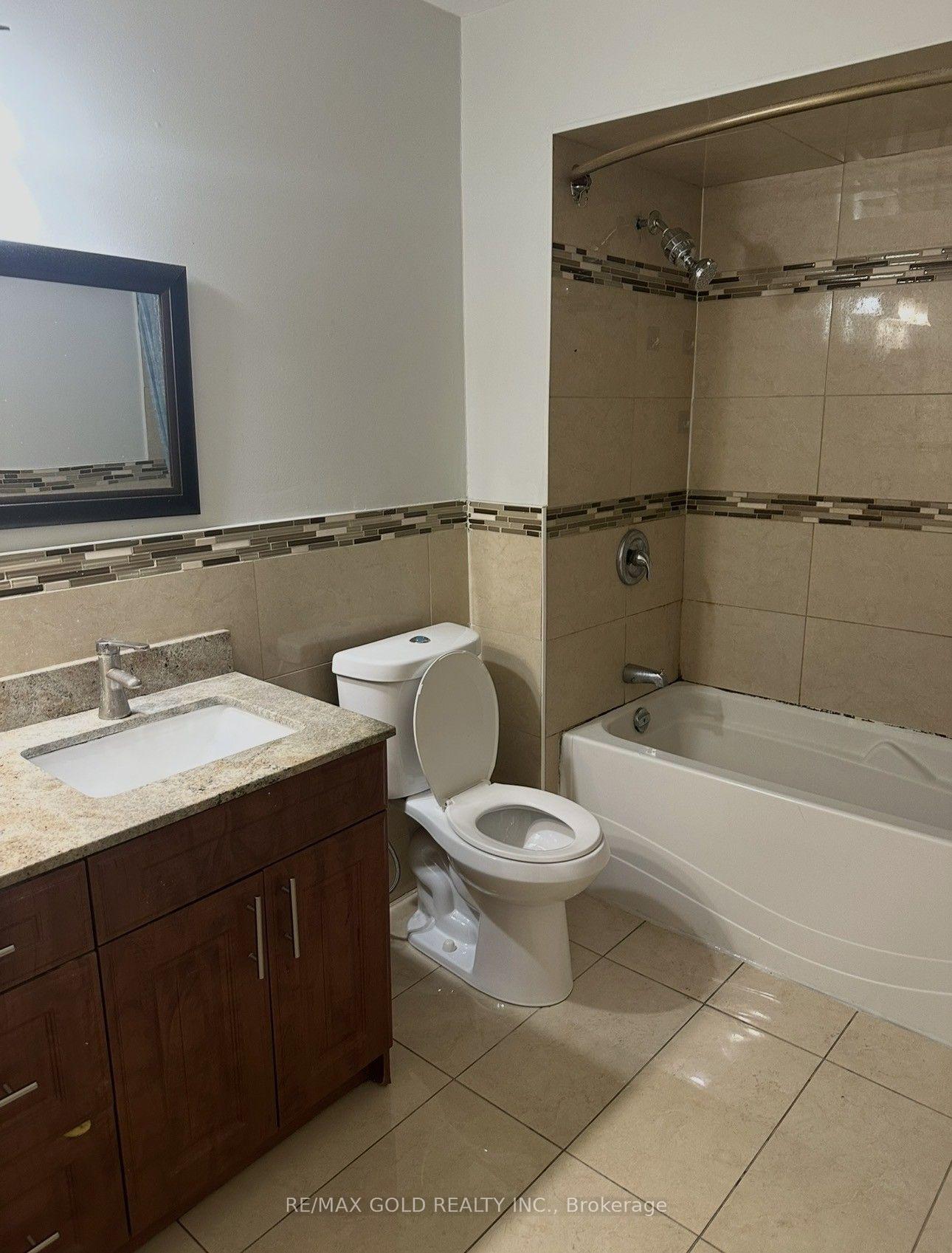 Photo 5 of 7463 Sigsbee Drive, Mississauga, Malton — HOMEH