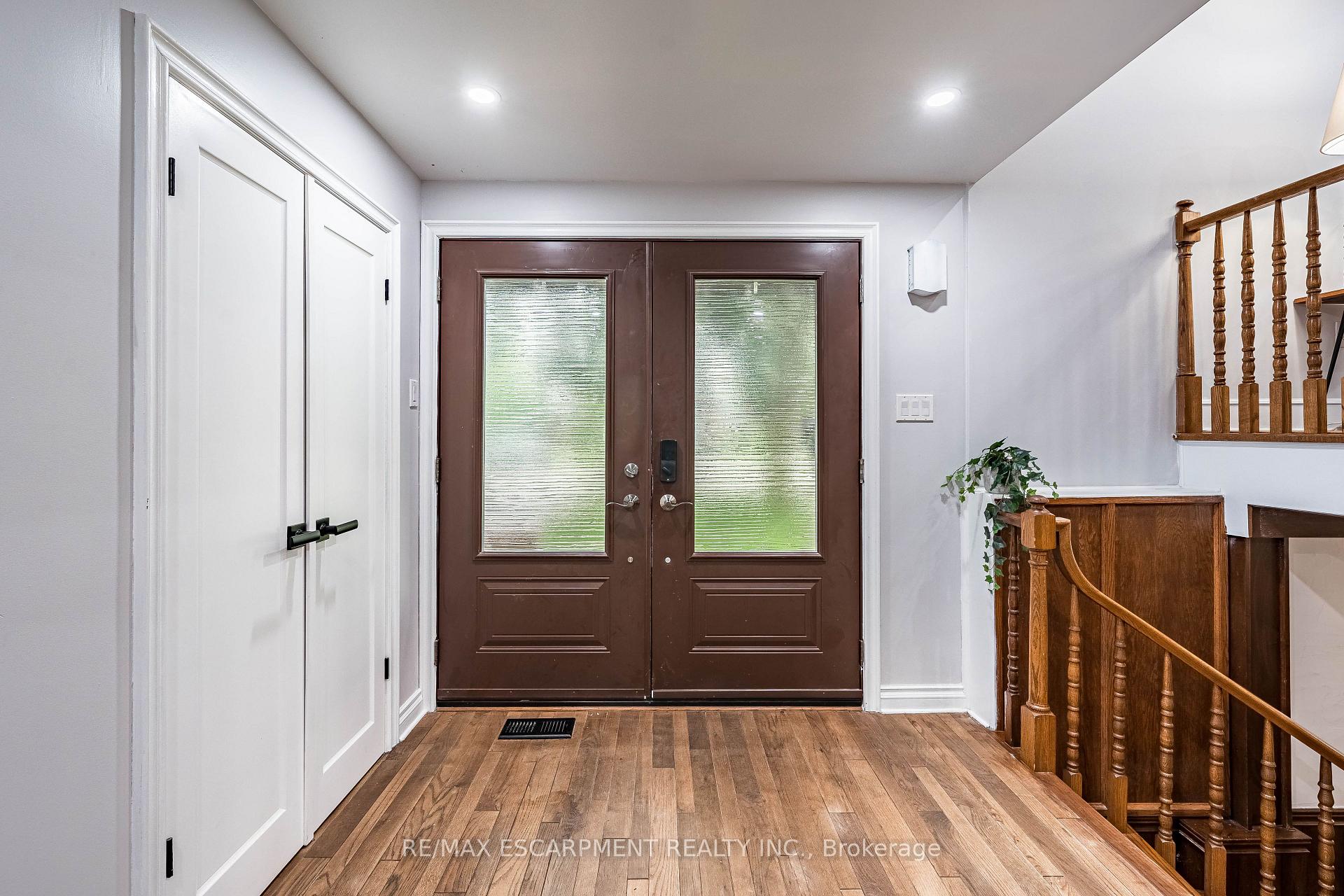 Photo 4 of 9 Hilts Drive, Hamilton, Stoney Creek — HOMEH