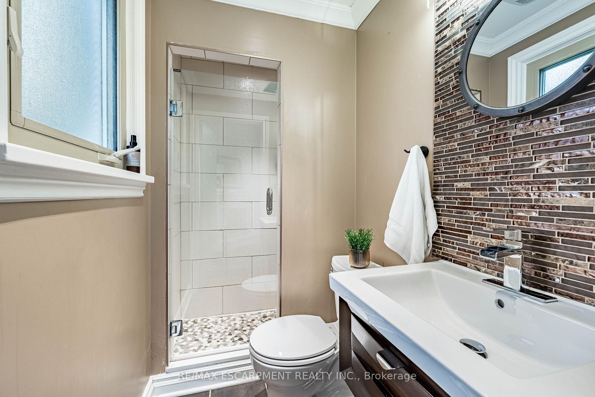 Photo 8 of 9 Hilts Drive, Hamilton, Stoney Creek — HOMEH