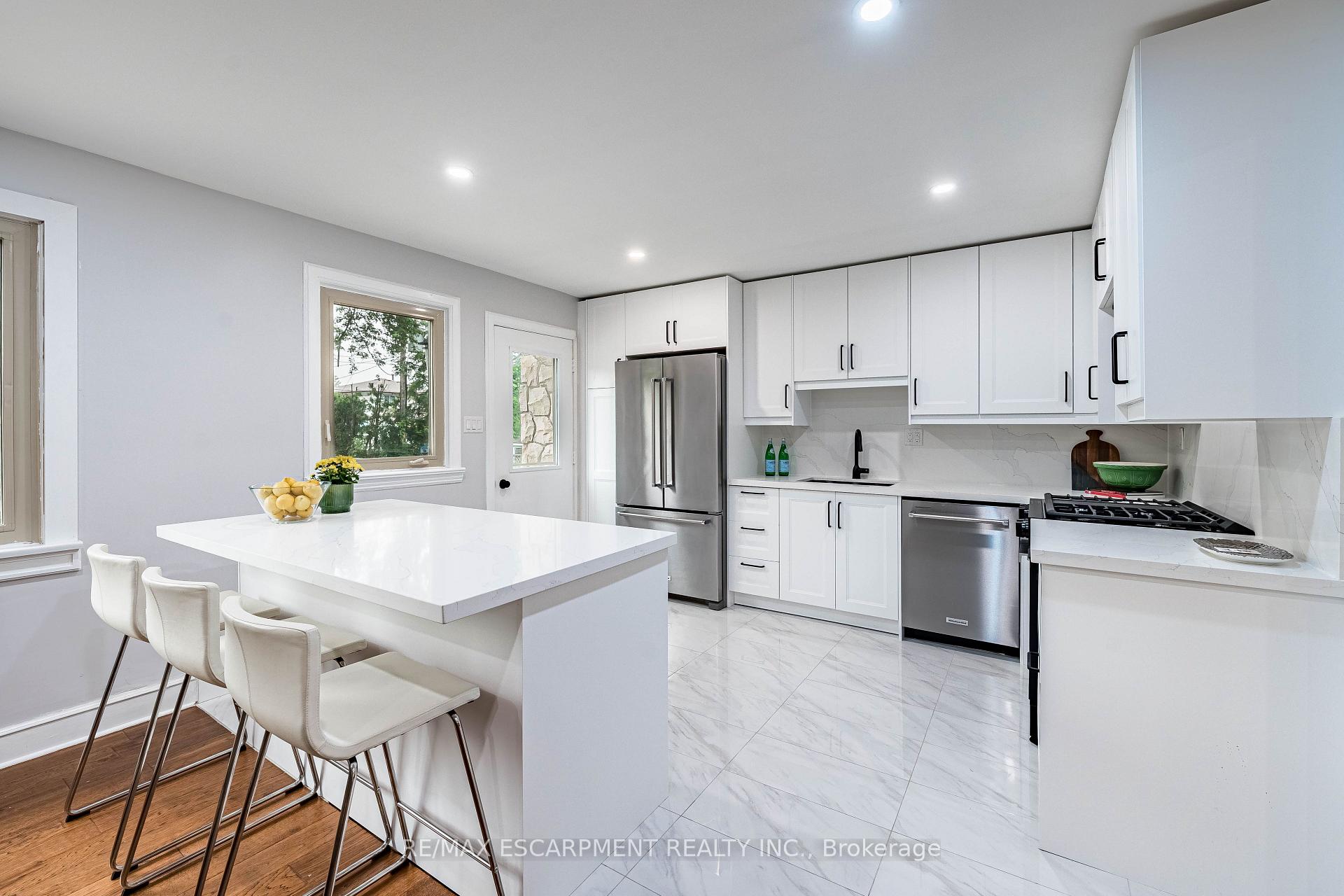Photo 14 of 9 Hilts Drive, Hamilton, Stoney Creek — HOMEH