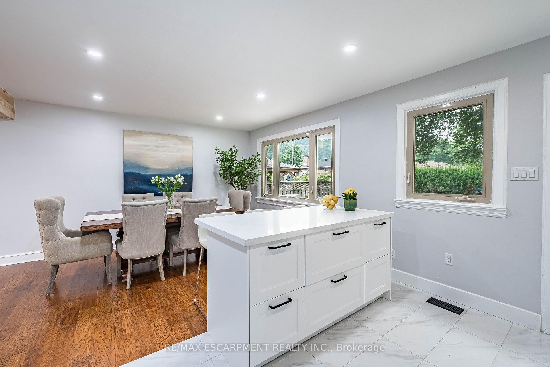 Photo 15 of 9 Hilts Drive, Hamilton, Stoney Creek — HOMEH