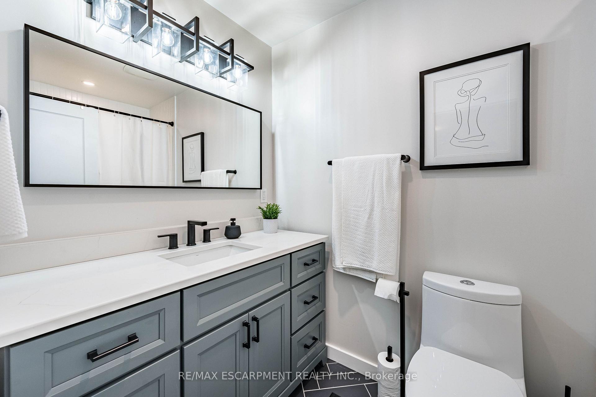 Photo 22 of 9 Hilts Drive, Hamilton, Stoney Creek — HOMEH