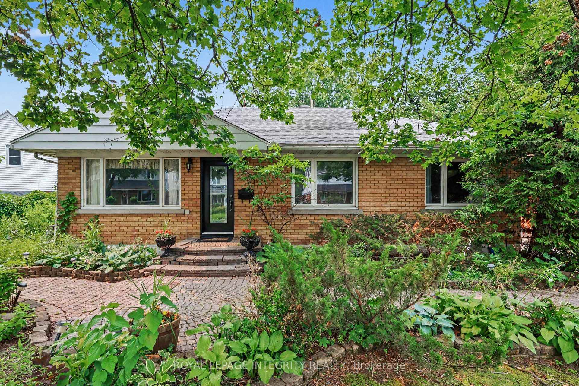 Photo 1 of 2076 Niagara Drive, Ottawa, Applewood Acres — HOMEH