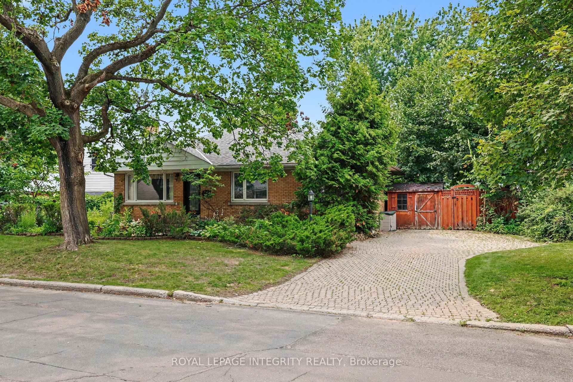 Photo 3 of 2076 Niagara Drive, Ottawa, Applewood Acres — HOMEH