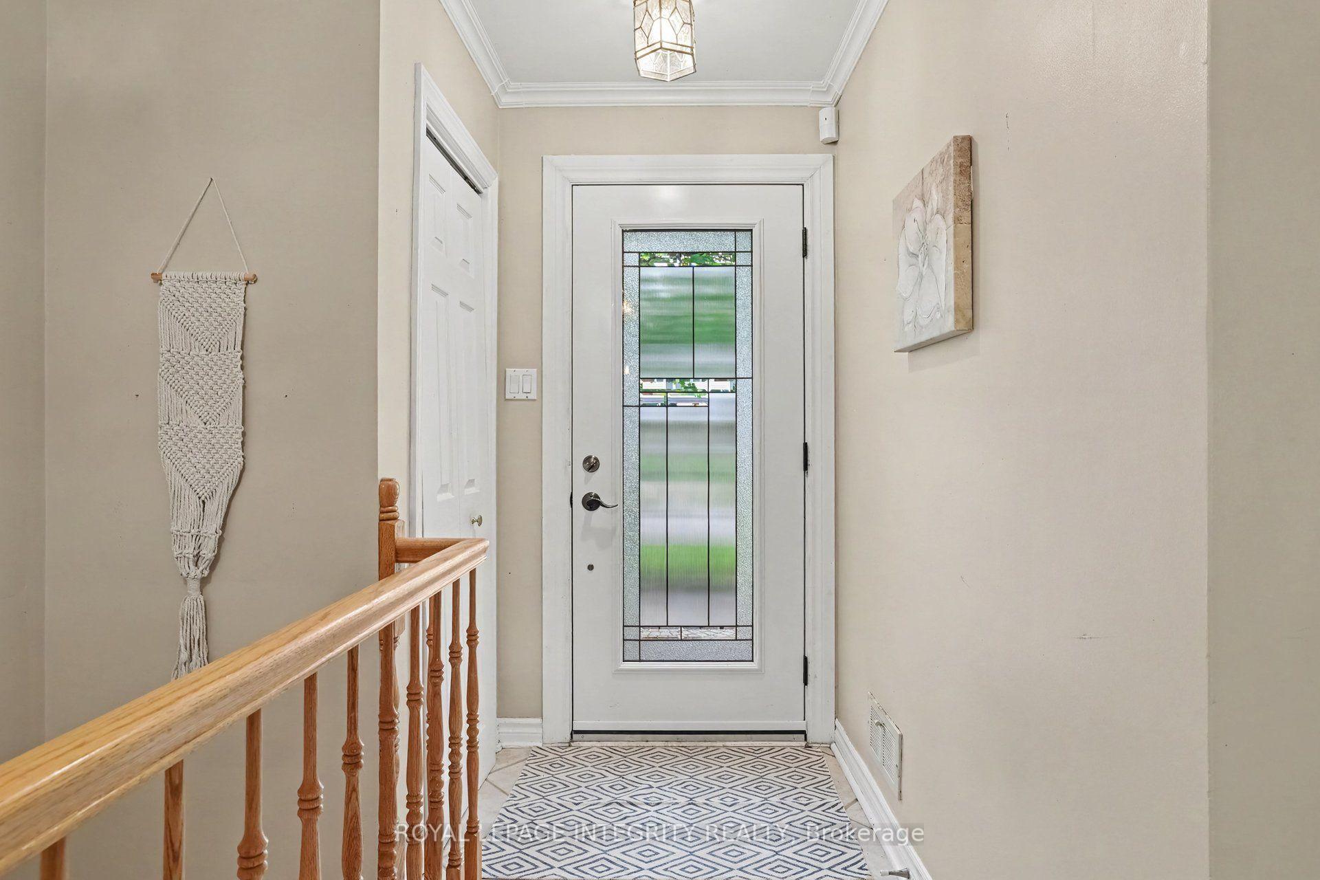 Photo 4 of 2076 Niagara Drive, Ottawa, Applewood Acres — HOMEH