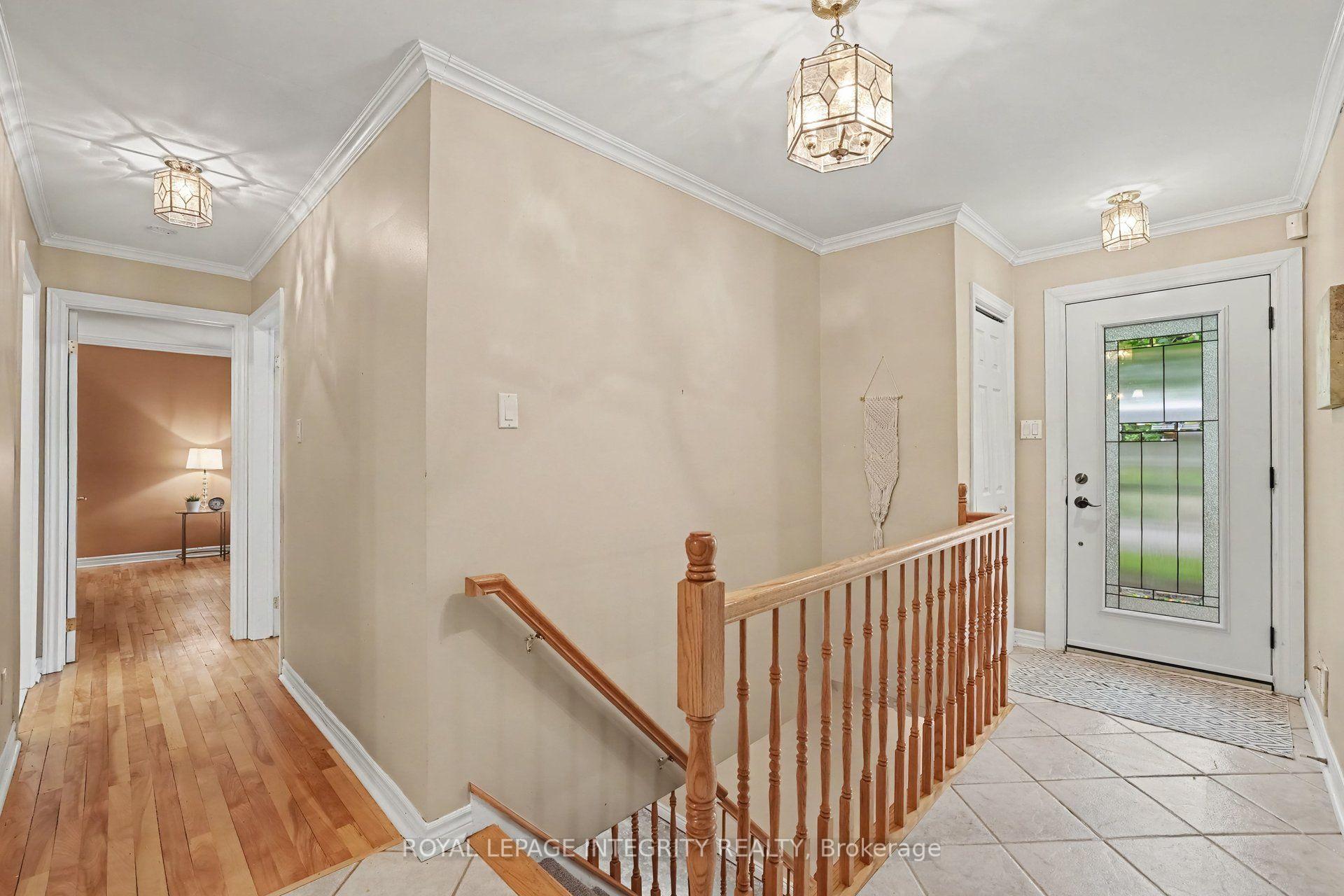 Photo 5 of 2076 Niagara Drive, Ottawa, Applewood Acres — HOMEH