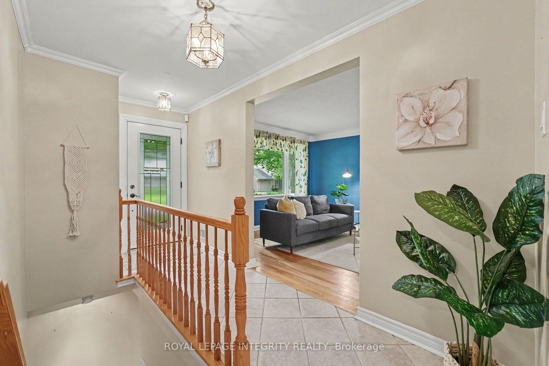 Photo 6 of 2076 Niagara Drive, Ottawa, Applewood Acres — HOMEH