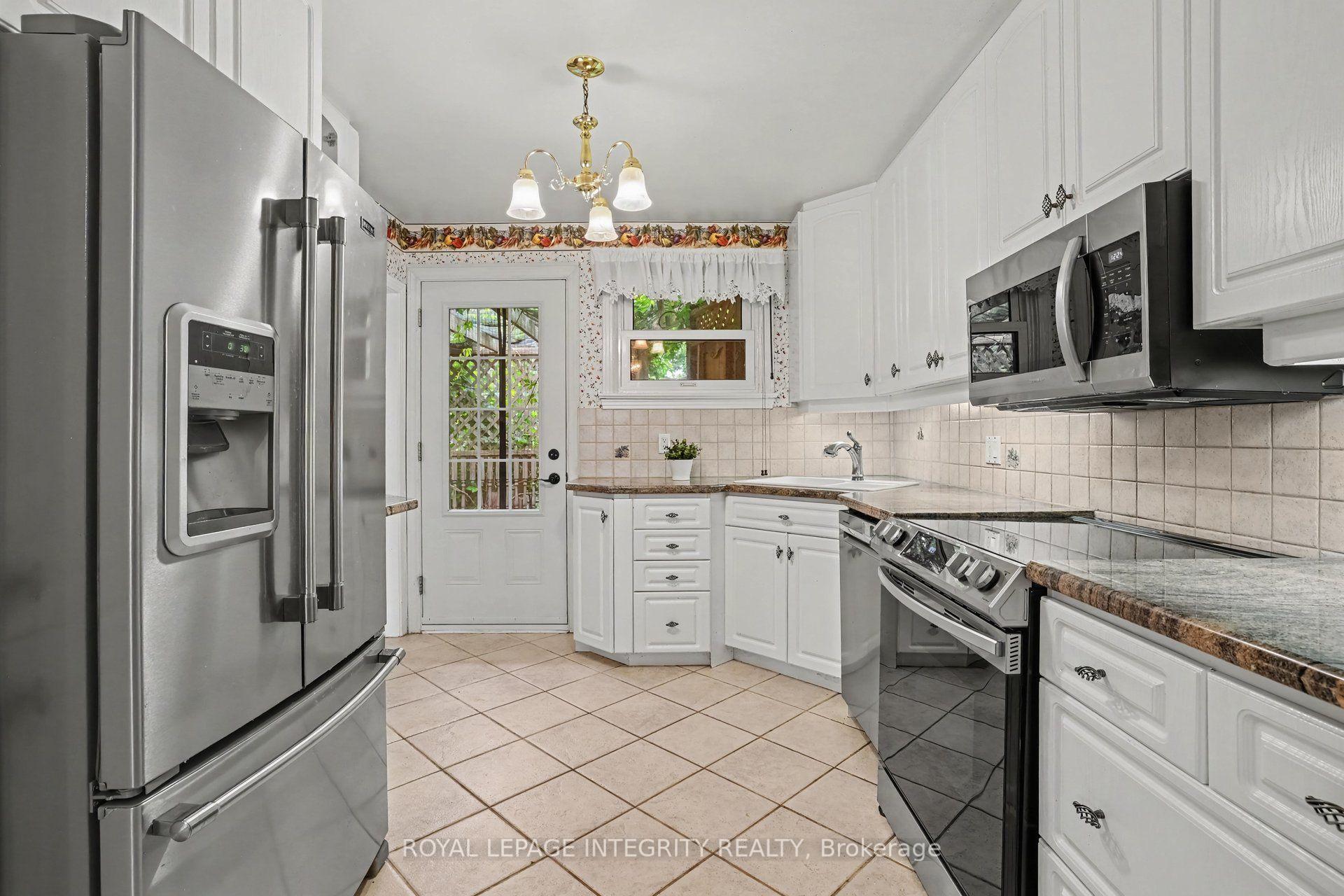 Photo 15 of 2076 Niagara Drive, Ottawa, Applewood Acres — HOMEH