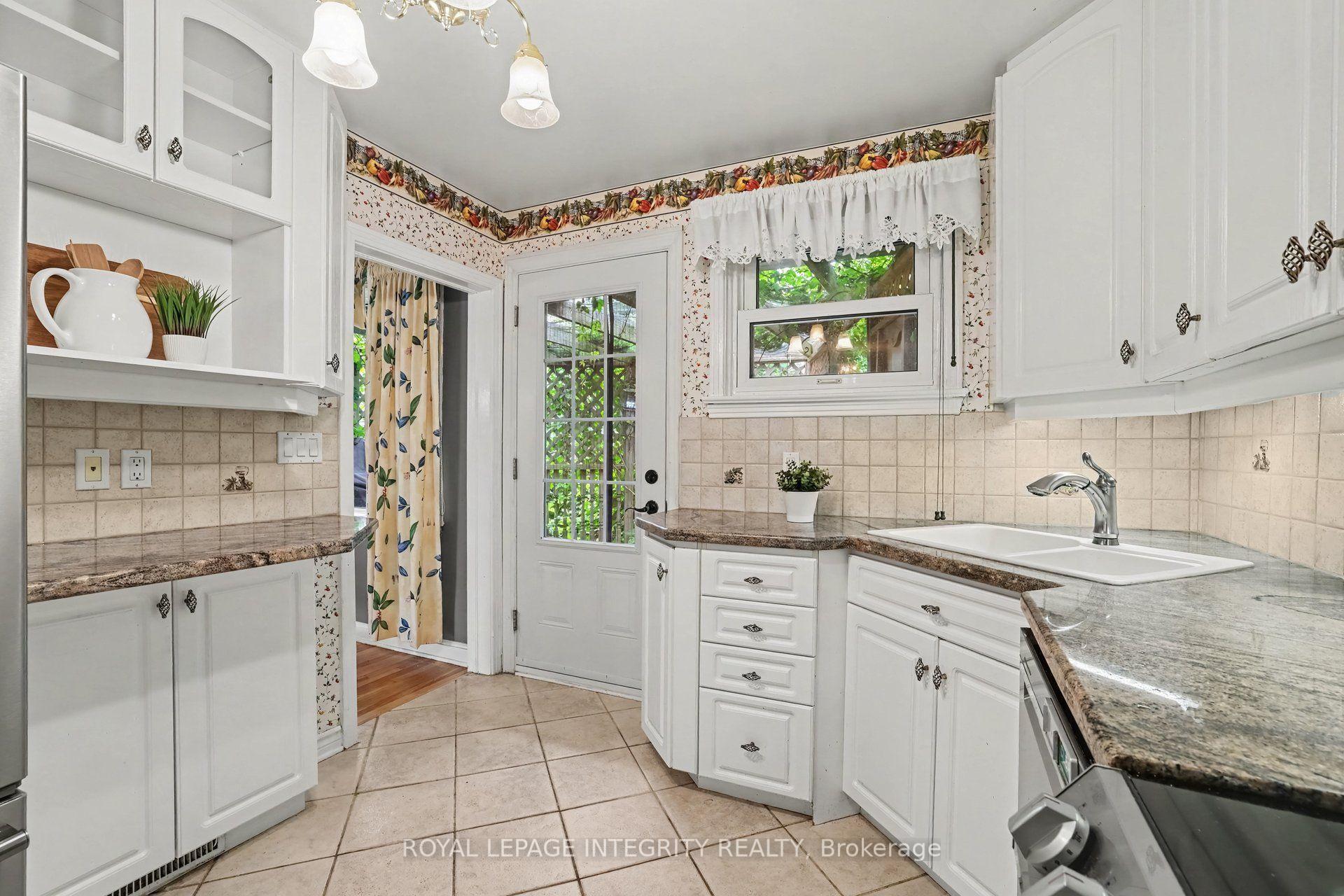 Photo 17 of 2076 Niagara Drive, Ottawa, Applewood Acres — HOMEH