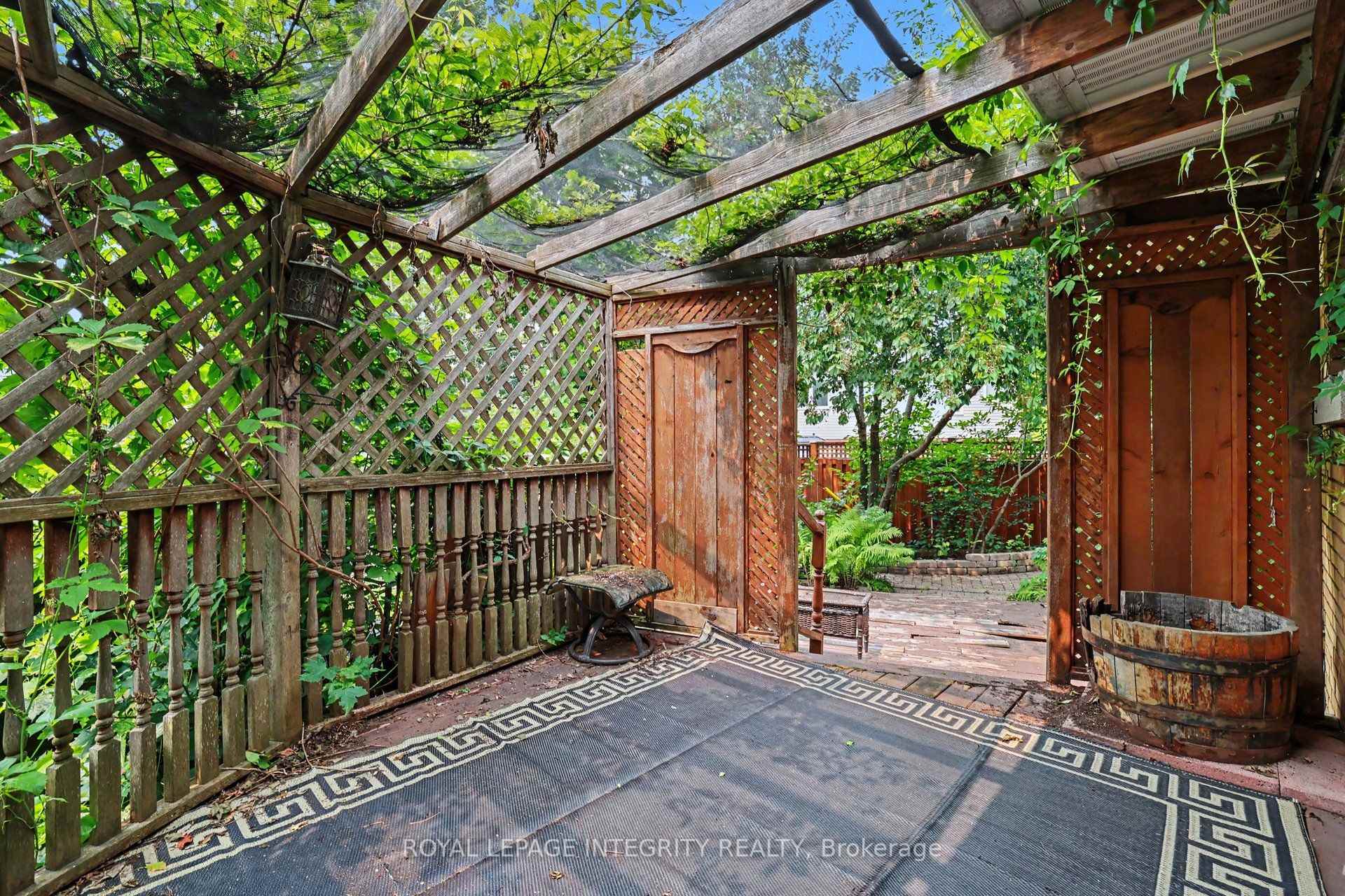 Photo 33 of 2076 Niagara Drive, Ottawa, Applewood Acres — HOMEH