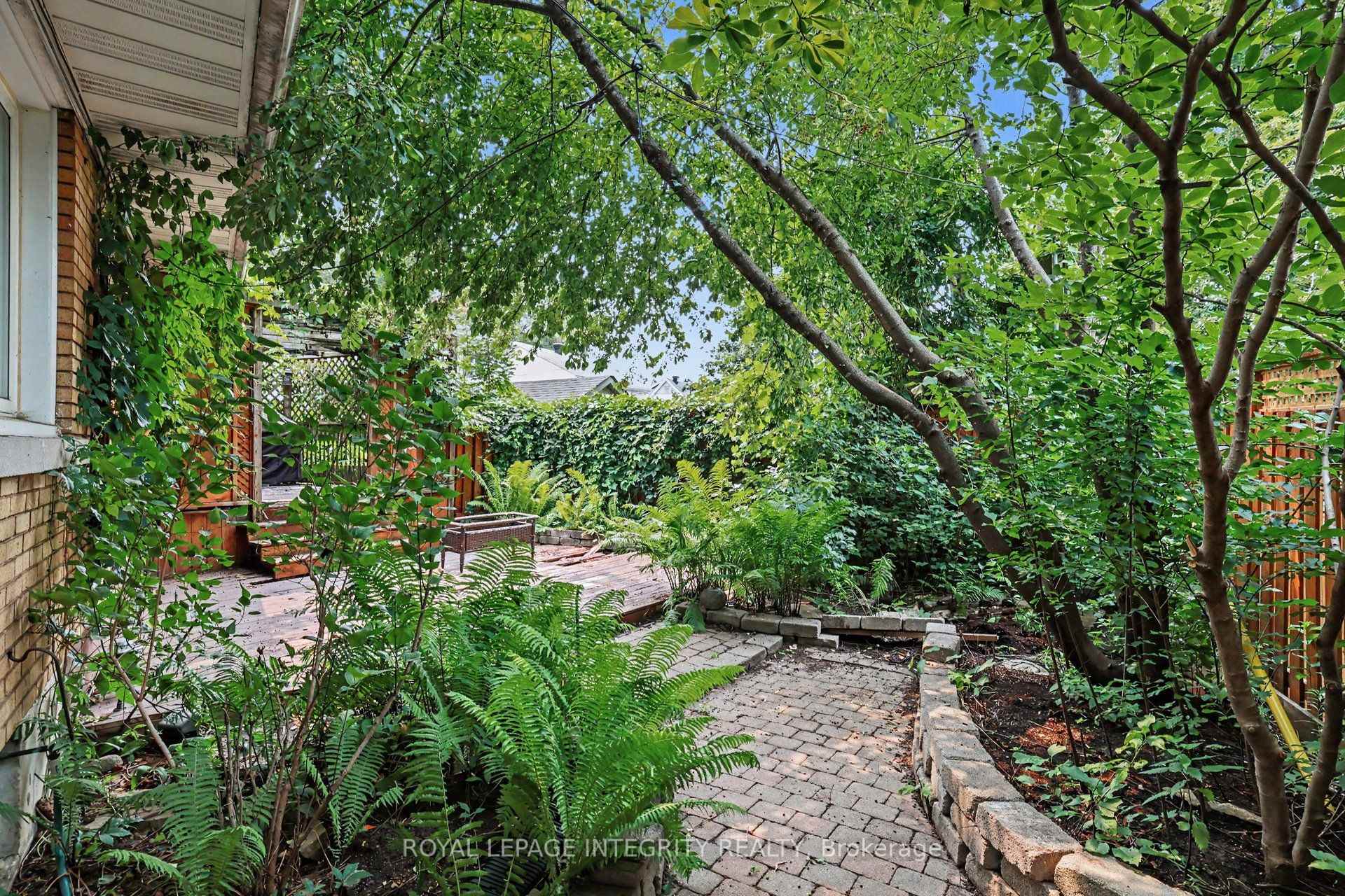 Photo 34 of 2076 Niagara Drive, Ottawa, Applewood Acres — HOMEH