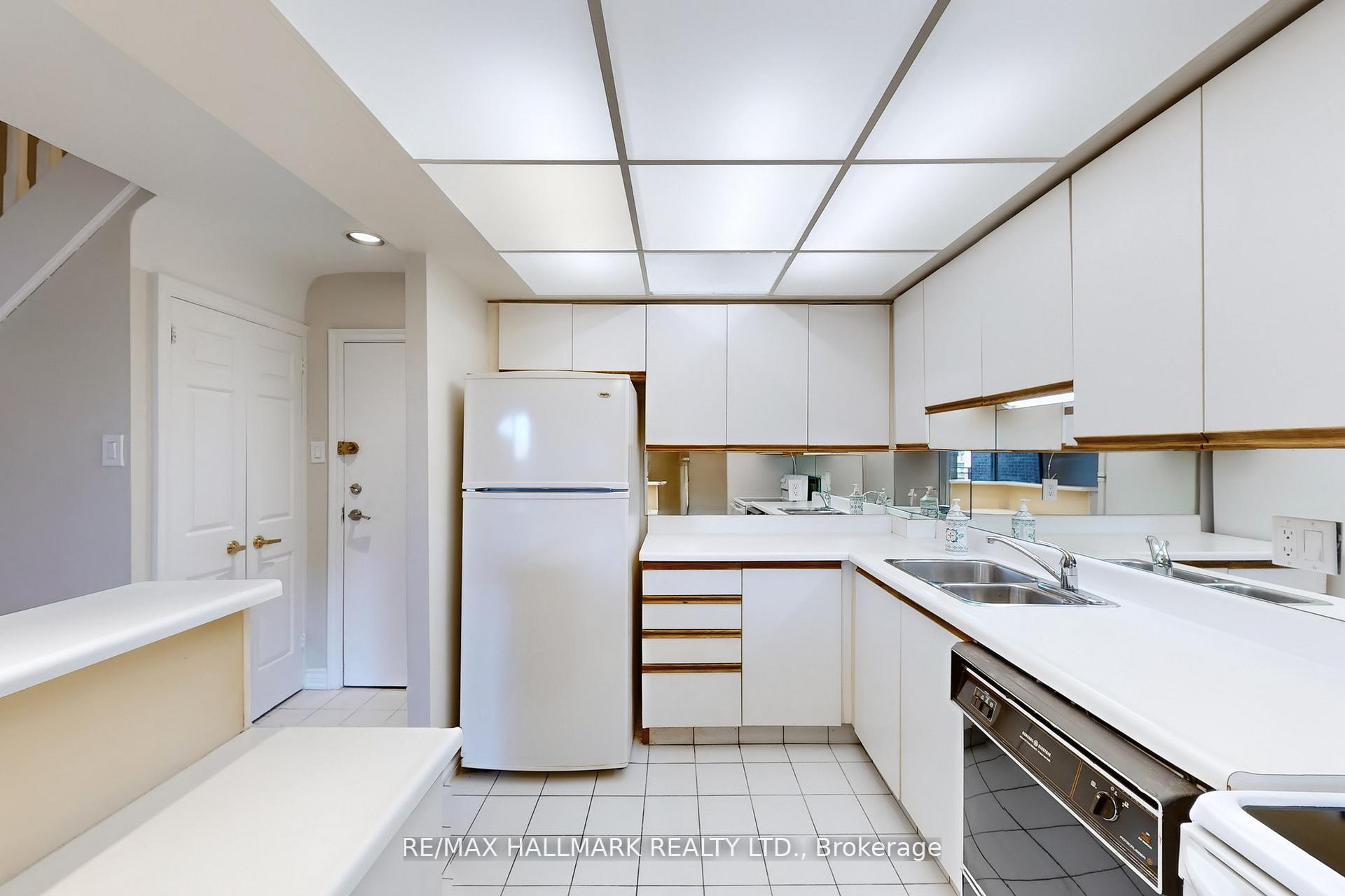 Photo 4 of Unit 316, 16 Elgin Street, Markham, Thornhill — HOMEH
