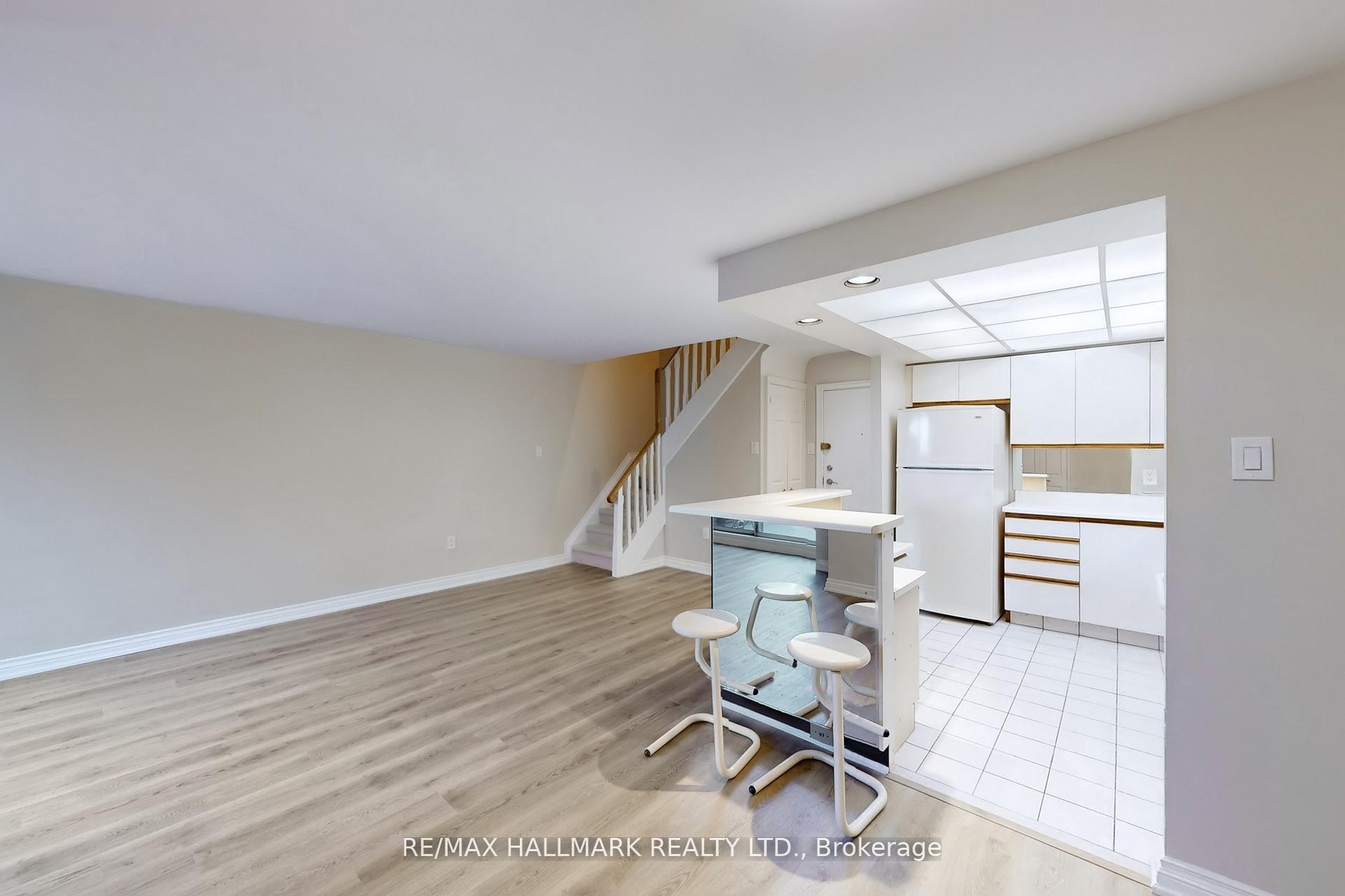 Photo 6 of Unit 316, 16 Elgin Street, Markham, Thornhill — HOMEH