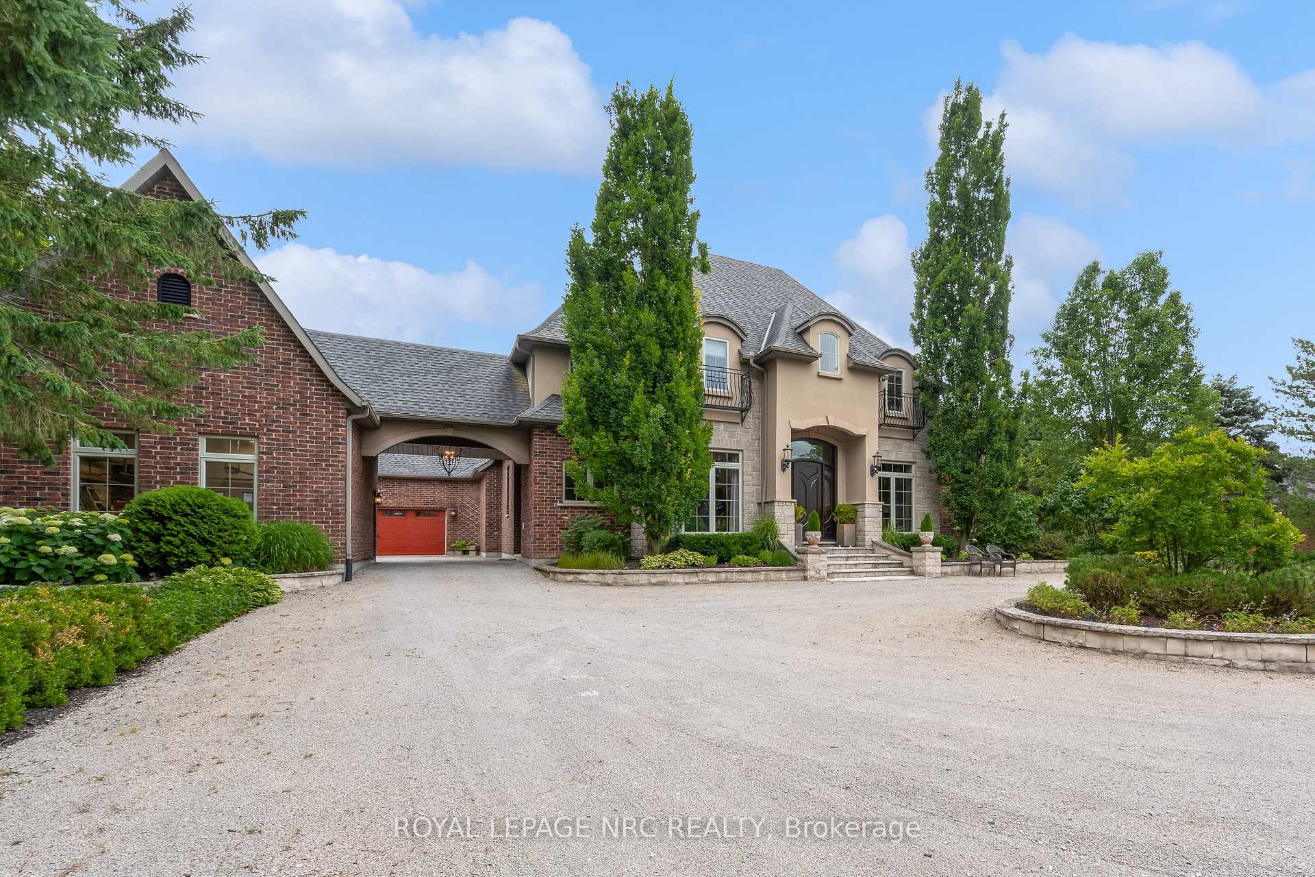 Photo 2 of 1323 Effingham Street, Pelham, Fonthill — HOMEH