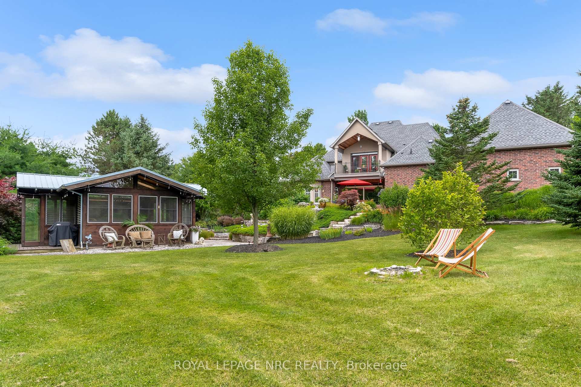 Photo 3 of 1323 Effingham Street, Pelham, Fonthill — HOMEH