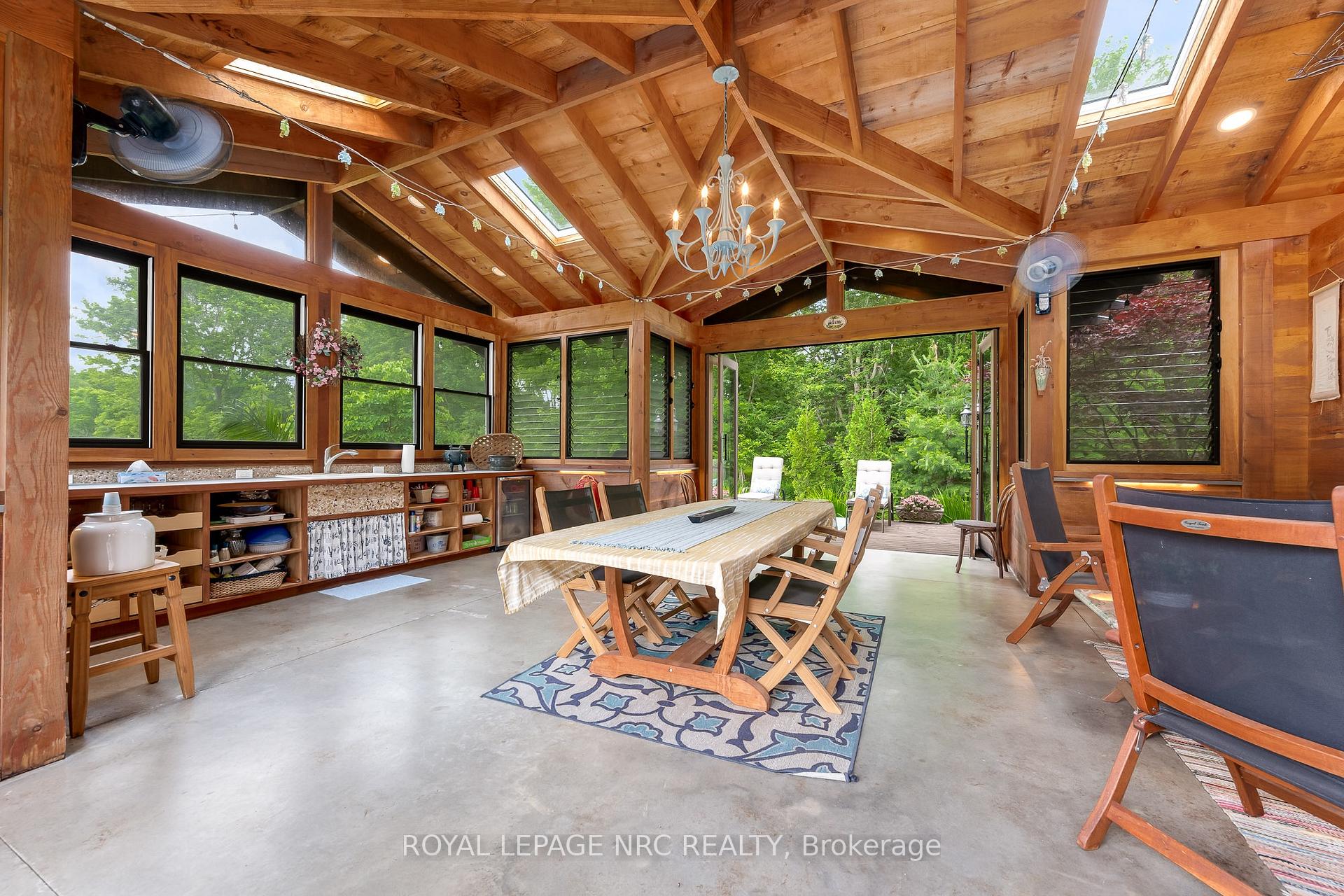 Photo 5 of 1323 Effingham Street, Pelham, Fonthill — HOMEH