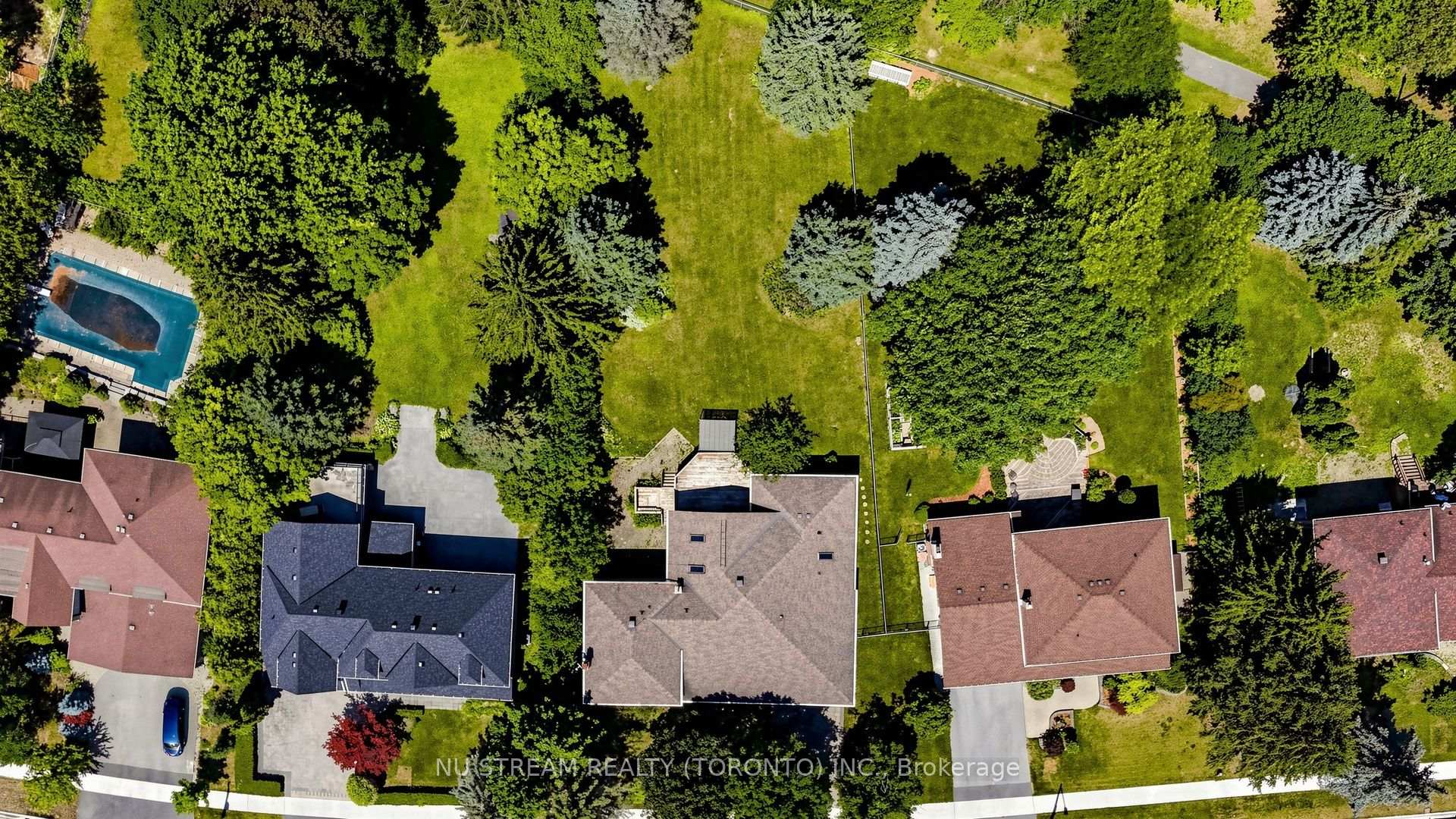 Photo 1 of 20 Blackforest Drive, Richmond Hill, Oak Ridges — HOMEH