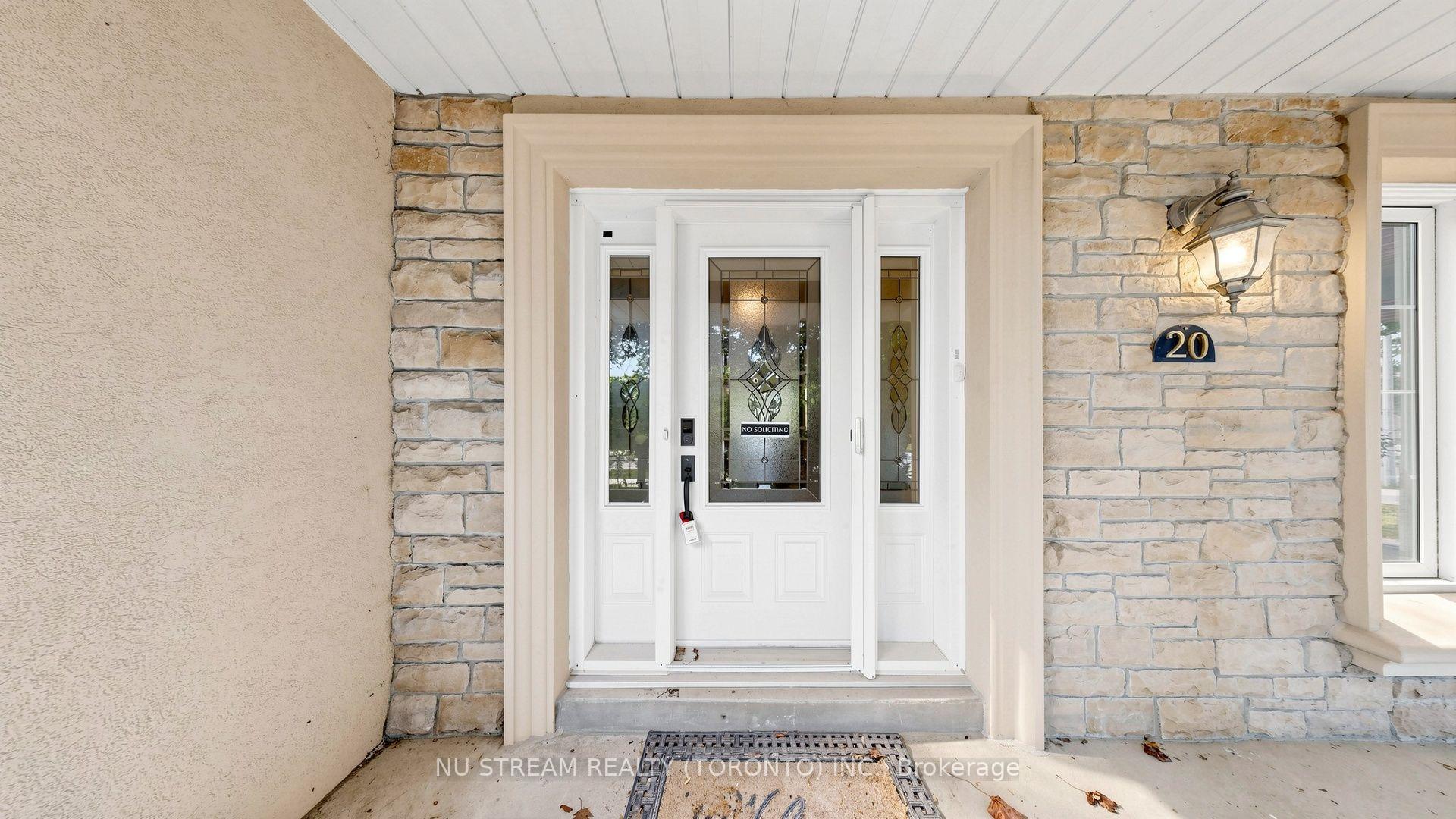 Photo 5 of 20 Blackforest Drive, Richmond Hill, Oak Ridges — HOMEH