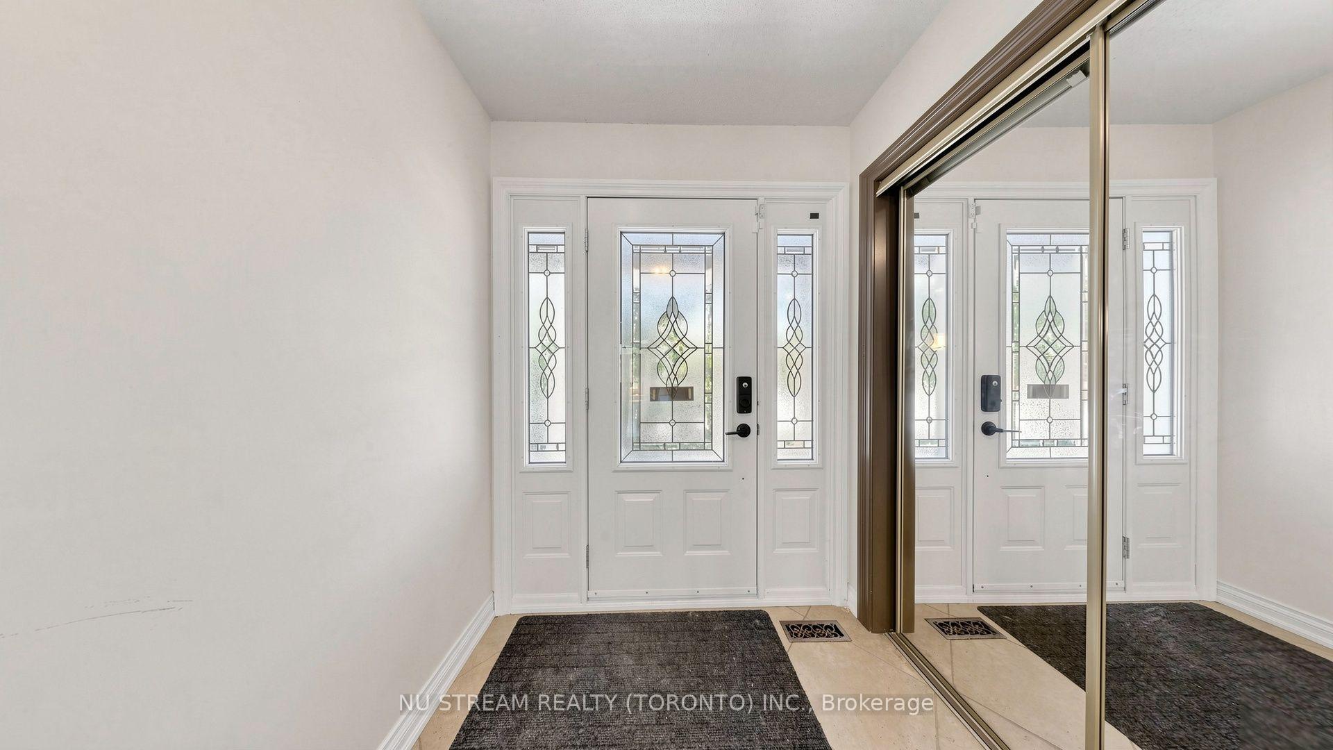 Photo 6 of 20 Blackforest Drive, Richmond Hill, Oak Ridges — HOMEH