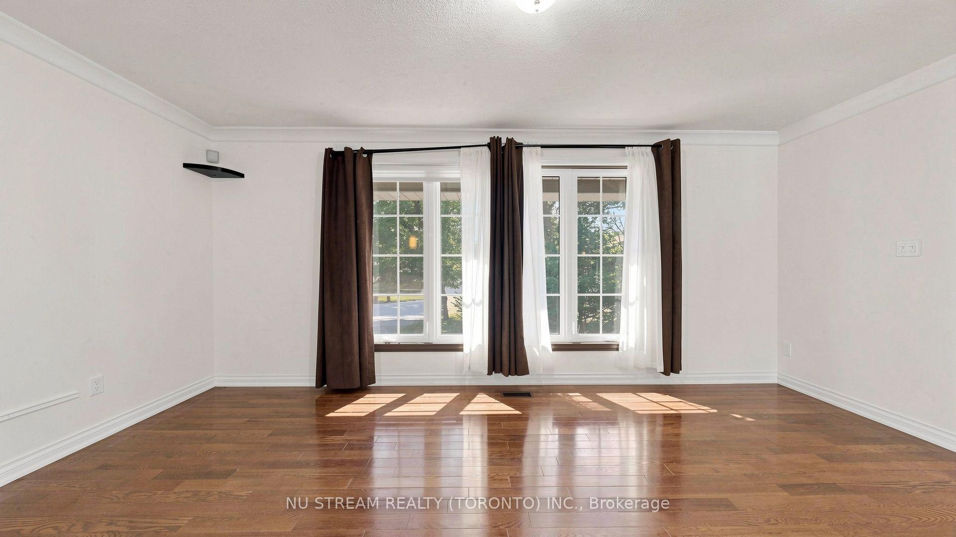 Photo 7 of 20 Blackforest Drive, Richmond Hill, Oak Ridges — HOMEH