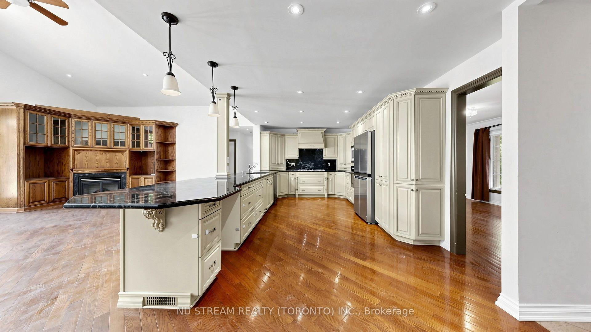 Photo 11 of 20 Blackforest Drive, Richmond Hill, Oak Ridges — HOMEH