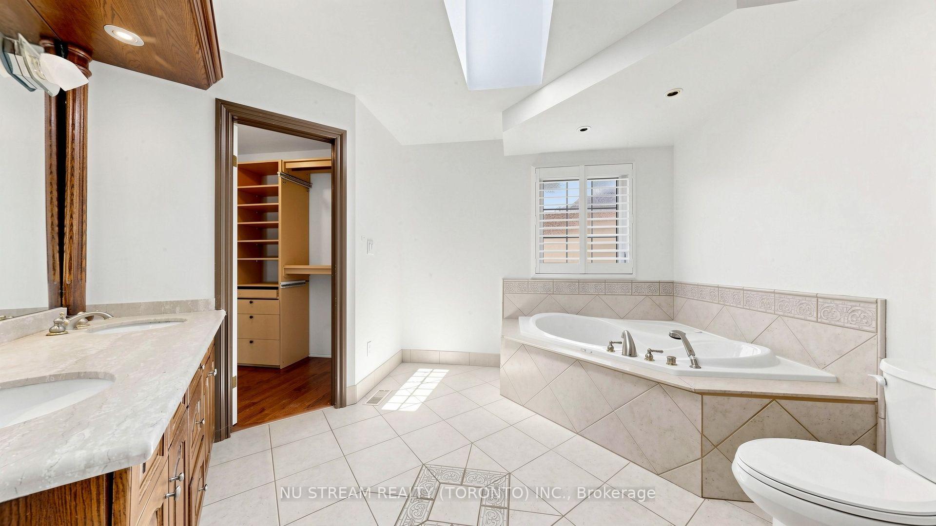 Photo 14 of 20 Blackforest Drive, Richmond Hill, Oak Ridges — HOMEH