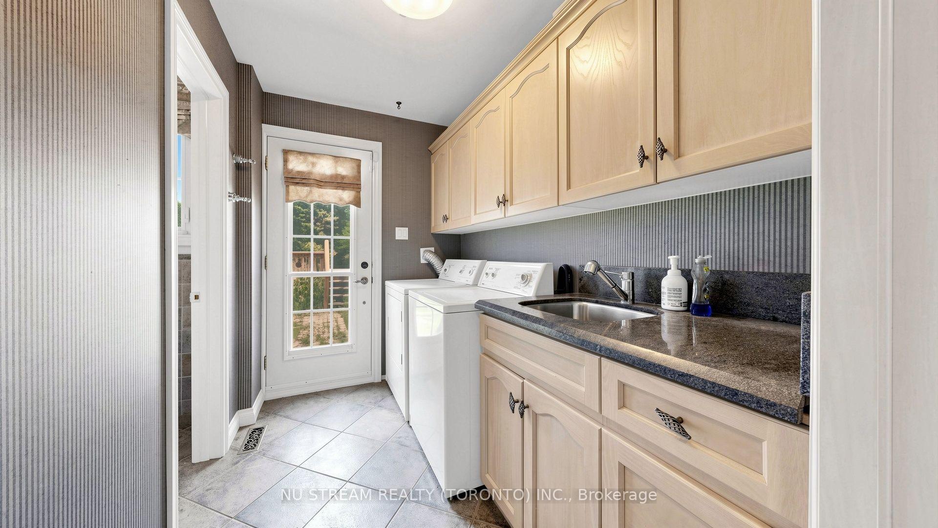 Photo 24 of 20 Blackforest Drive, Richmond Hill, Oak Ridges — HOMEH