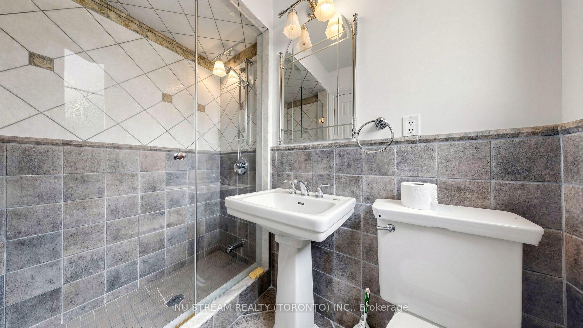Photo 25 of 20 Blackforest Drive, Richmond Hill, Oak Ridges — HOMEH