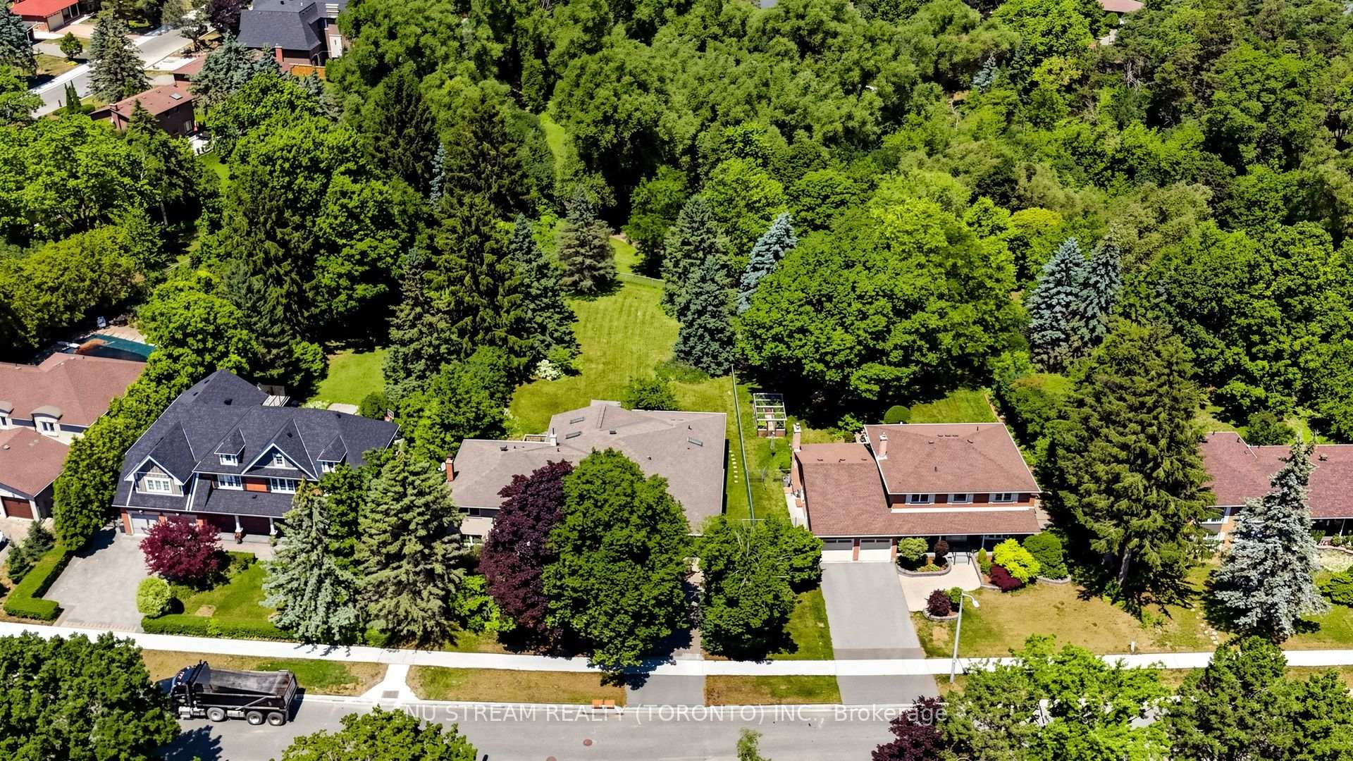 Photo 31 of 20 Blackforest Drive, Richmond Hill, Oak Ridges — HOMEH