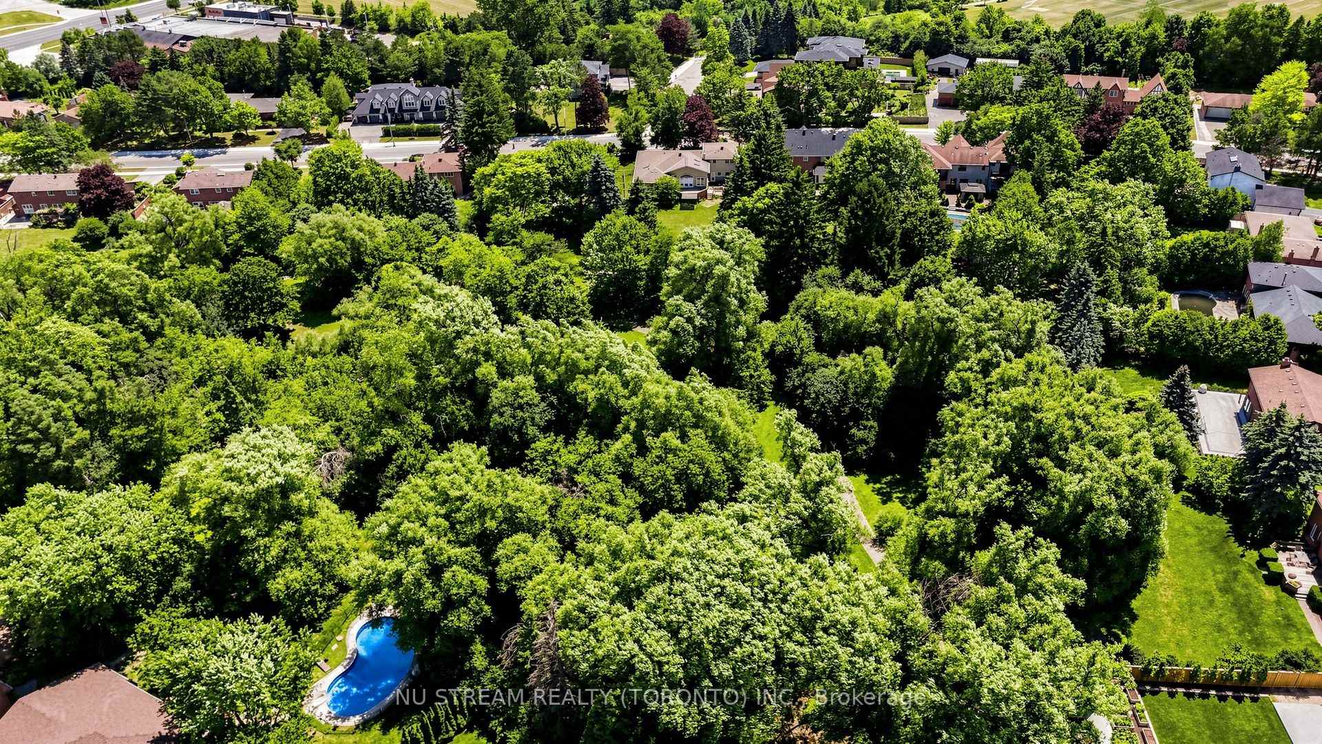 Photo 32 of 20 Blackforest Drive, Richmond Hill, Oak Ridges — HOMEH