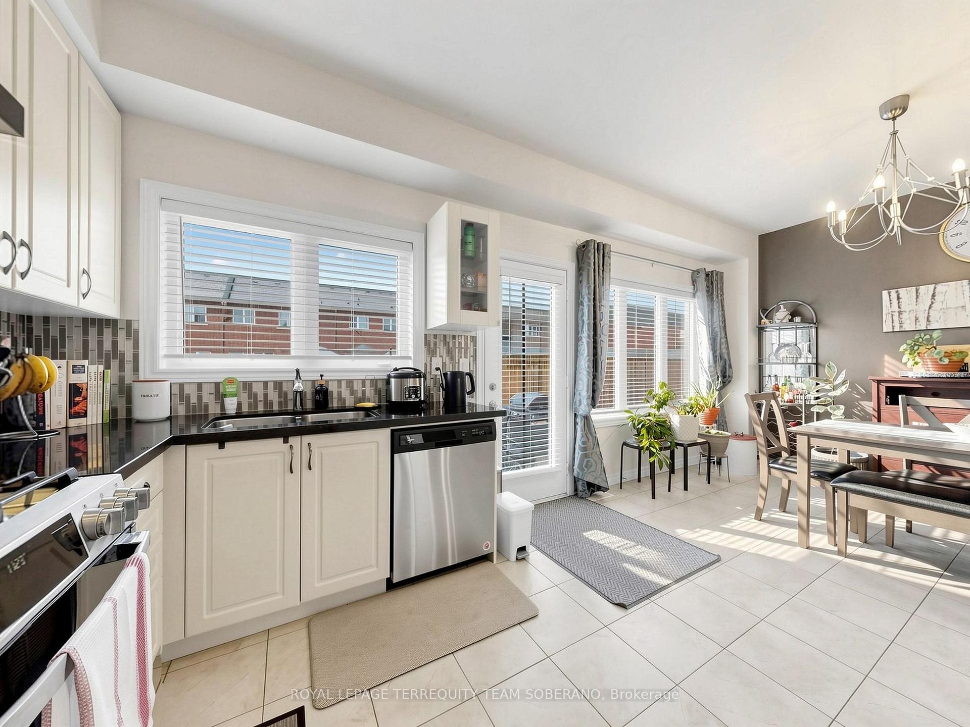 Photo 15 of 1516 Farrow Crescent, Innisfil, Alcona — HOMEH