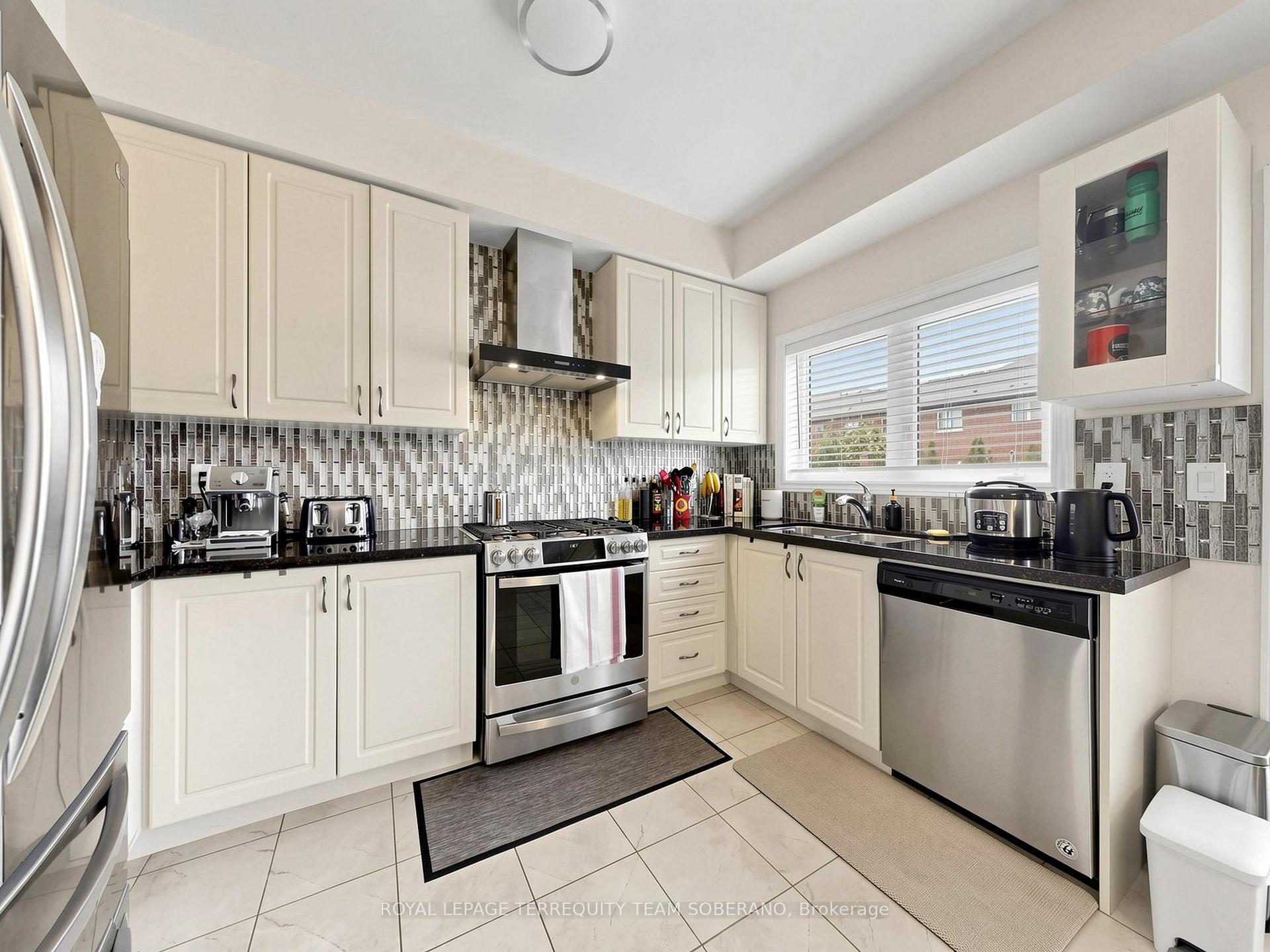 Photo 16 of 1516 Farrow Crescent, Innisfil, Alcona — HOMEH