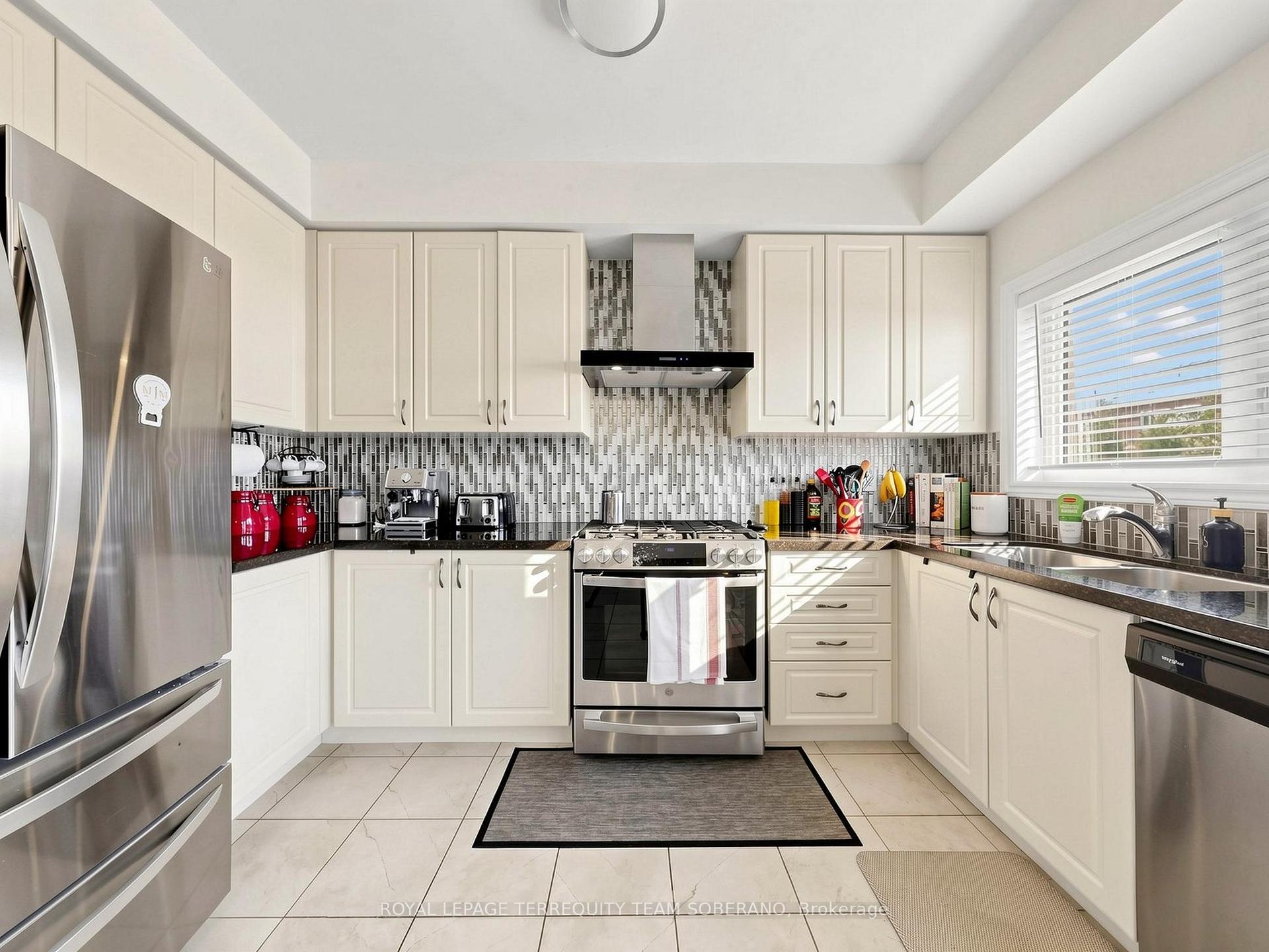 Photo 17 of 1516 Farrow Crescent, Innisfil, Alcona — HOMEH