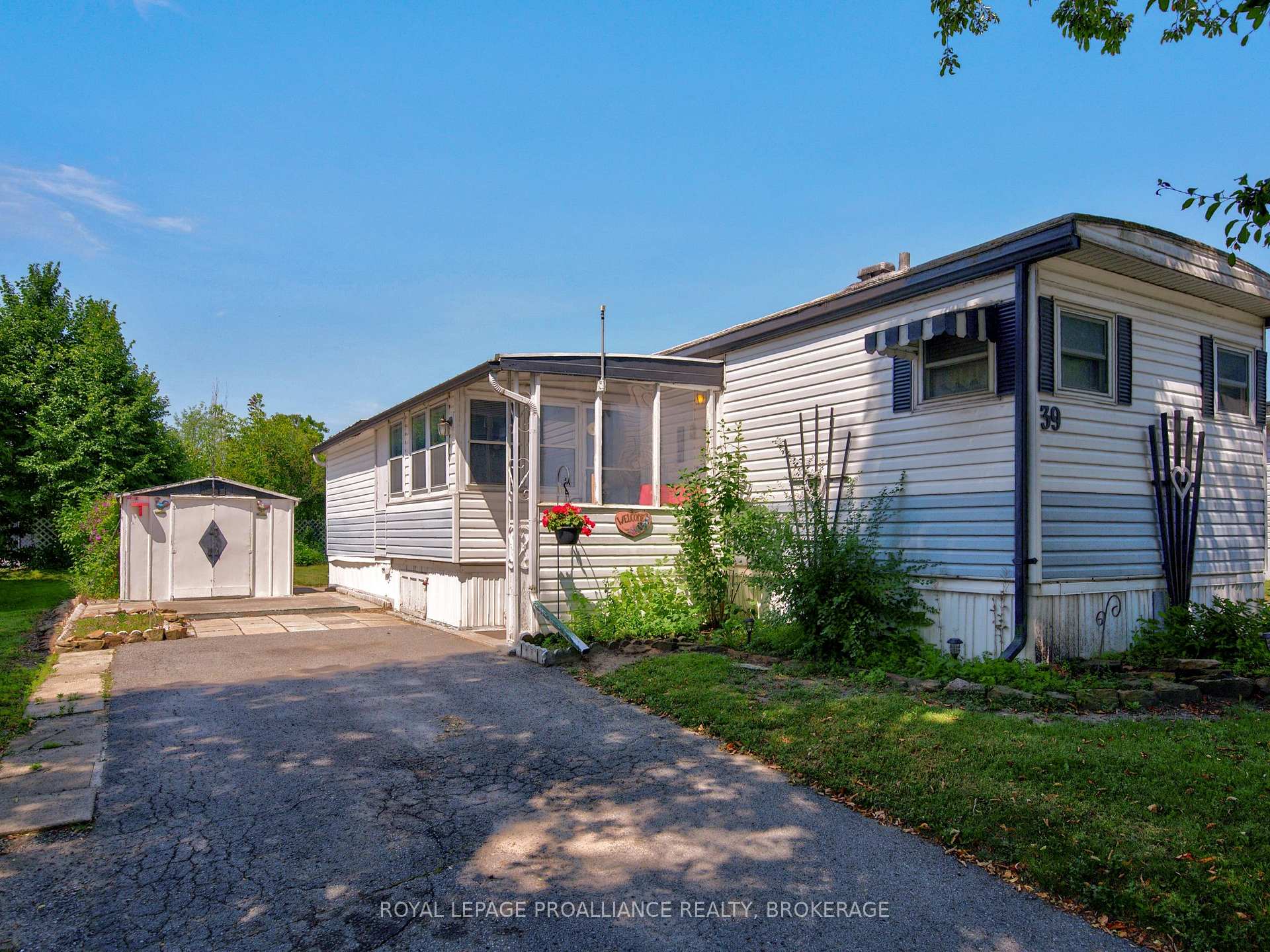Photo 1 of 39 Worthington Way, Kingston, Rideau — HOMEH