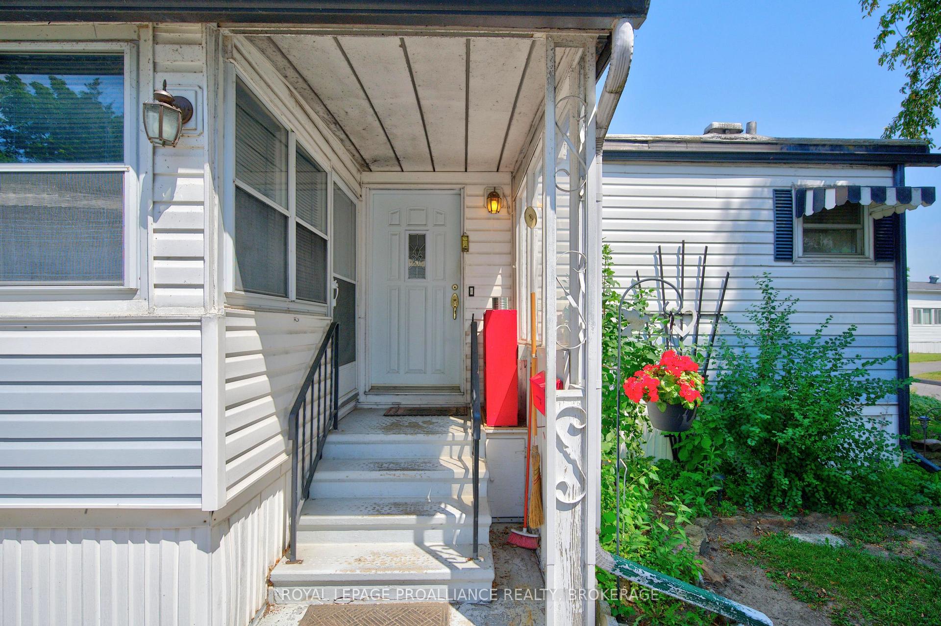 Photo 5 of 39 Worthington Way, Kingston, Rideau — HOMEH