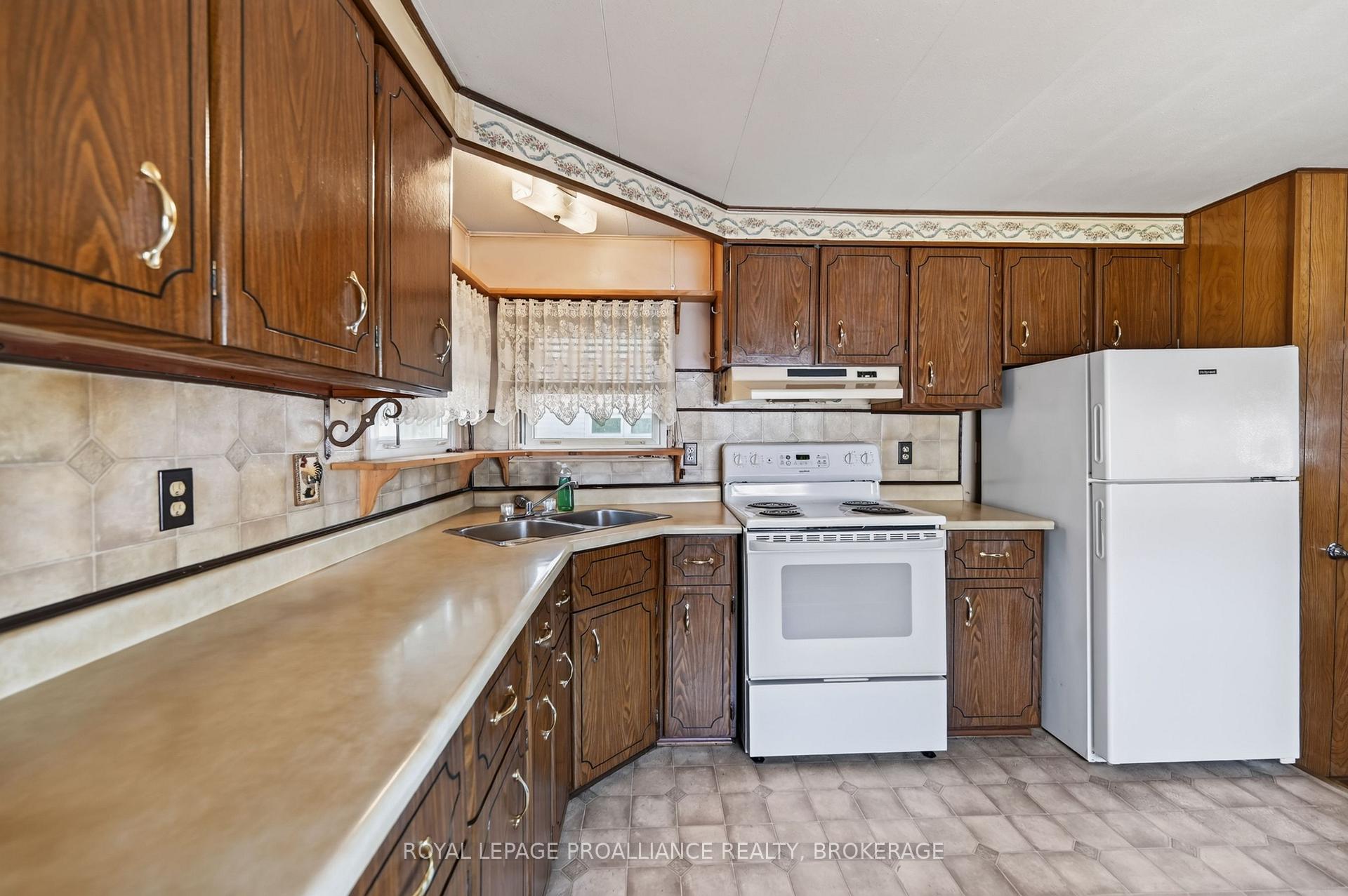 Photo 10 of 39 Worthington Way, Kingston, Rideau — HOMEH