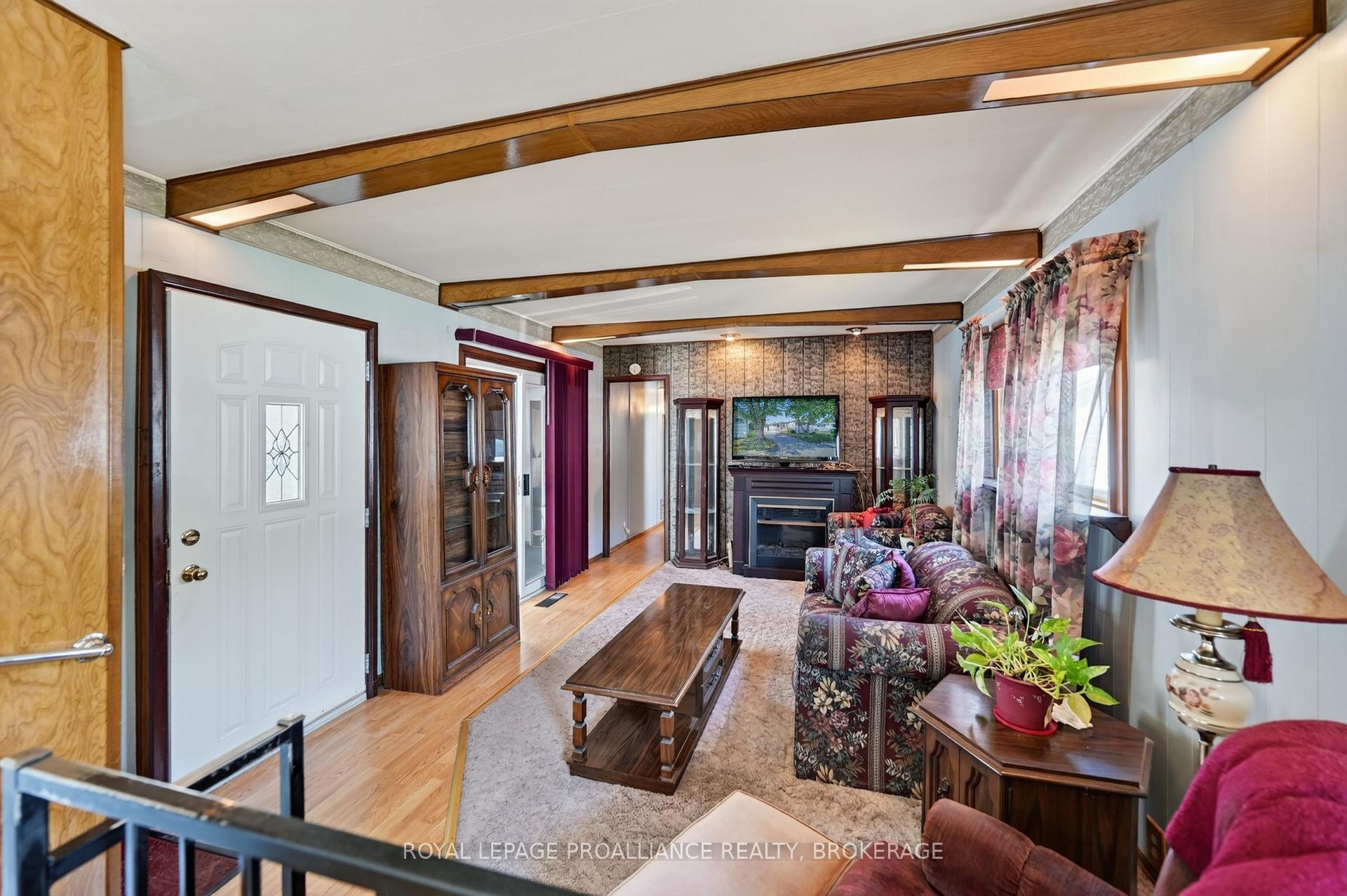 Photo 12 of 39 Worthington Way, Kingston, Rideau — HOMEH