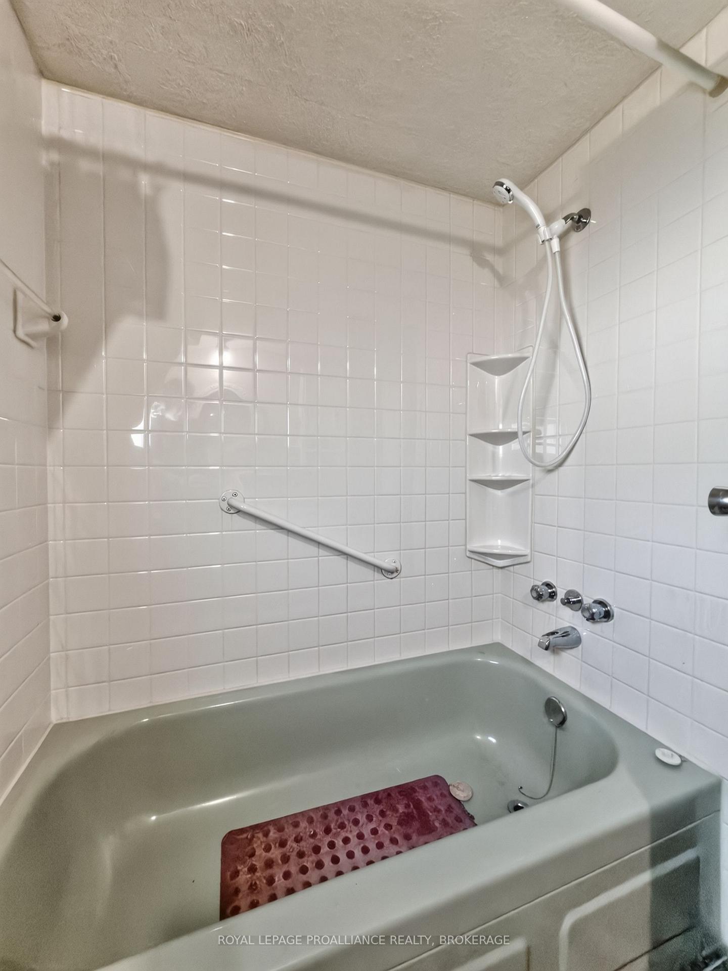 Photo 15 of 39 Worthington Way, Kingston, Rideau — HOMEH