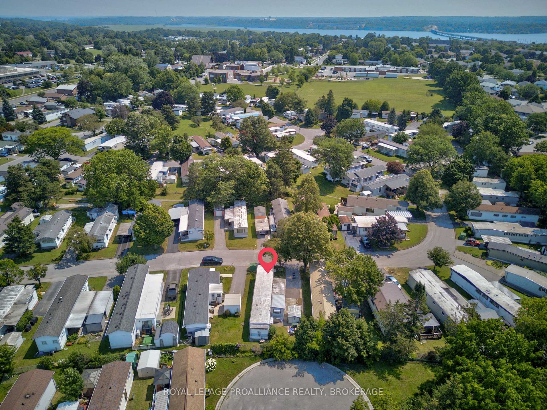 Photo 23 of 39 Worthington Way, Kingston, Rideau — HOMEH